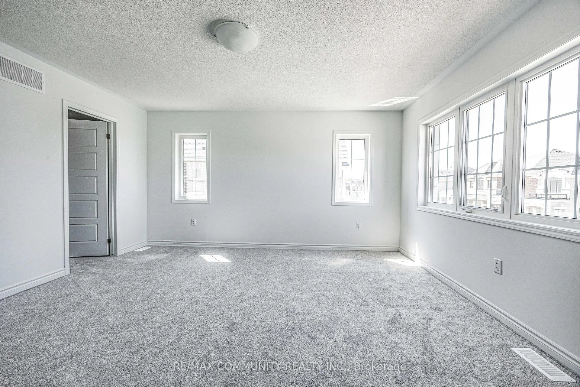 Photo 22 of 1483 Mockingbird Square, Pickering, Rural Pickering — HOMEH