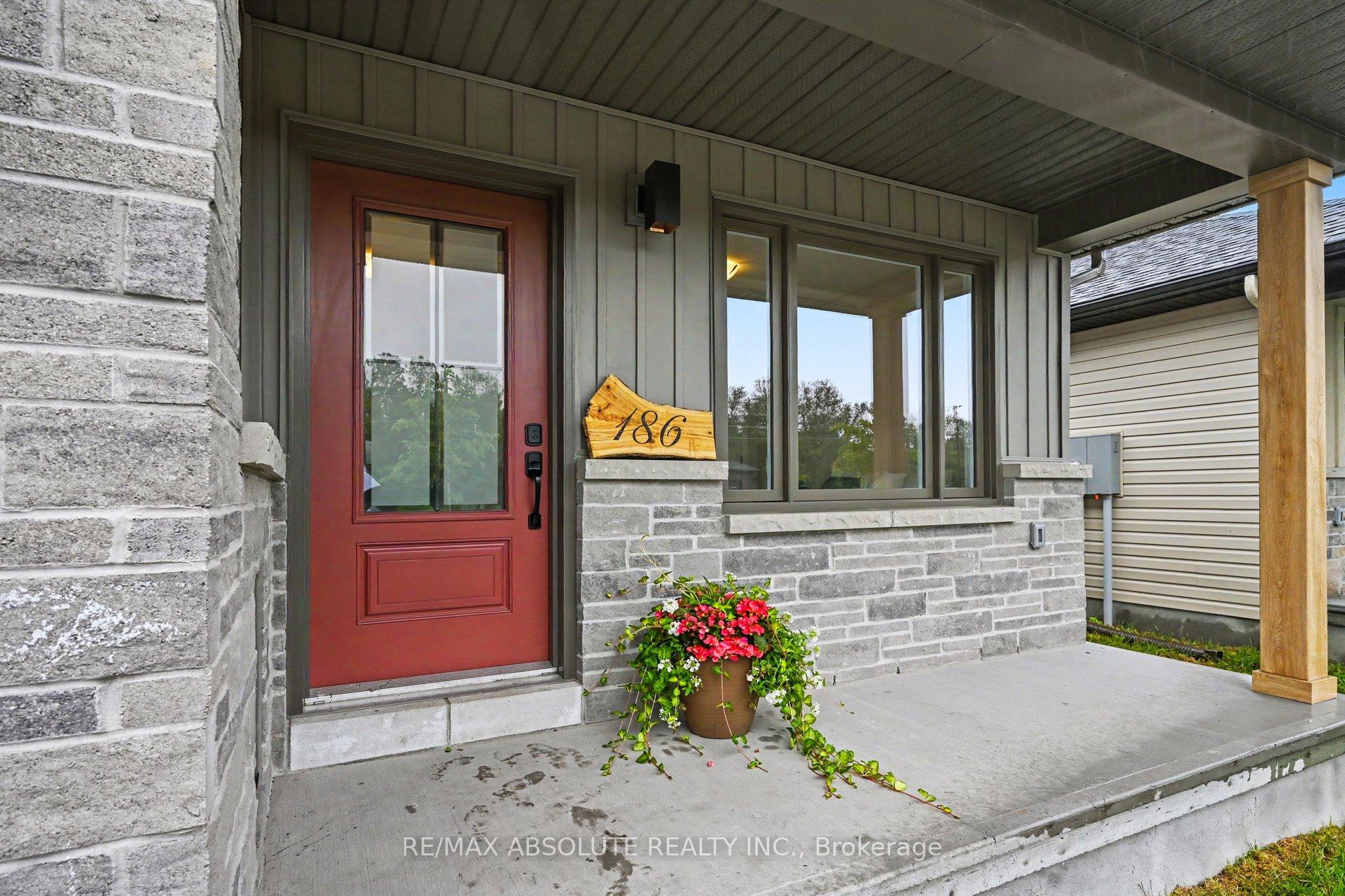 Photo 3 of 186 Seabert Drive, Arnprior, Arnprior — HOMEH