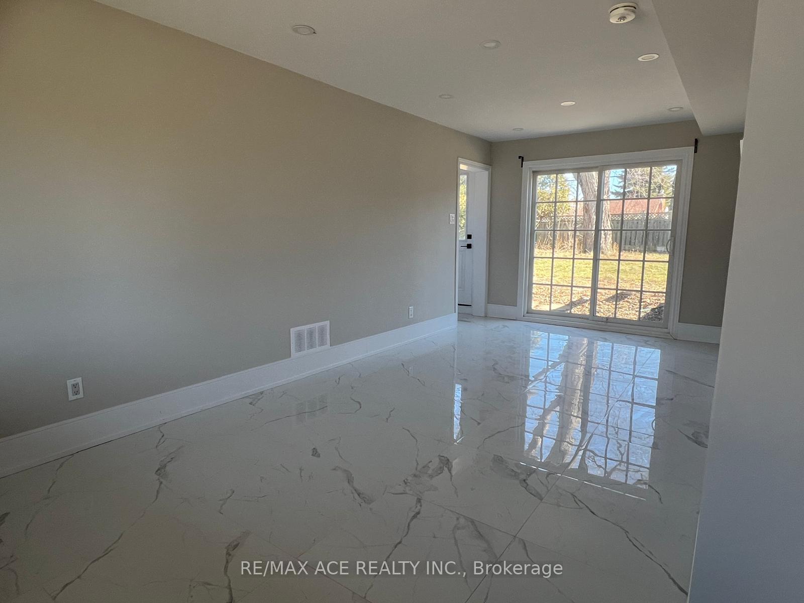 Photo 6 of 5132 Cherryhill Crescent, Burlington, Appleby — HOMEH