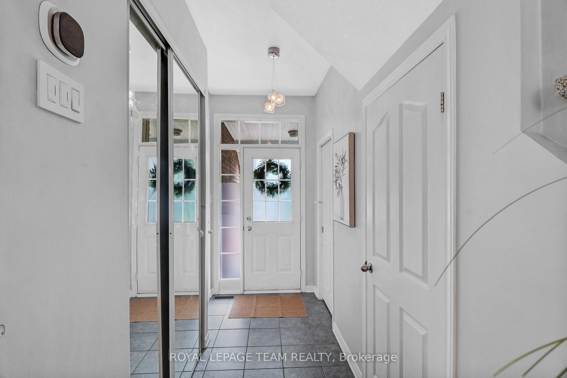 Photo 3 of 74 Milner Downs Crescent, Ottawa, Kanata - Emerald Meadows/Trailwest — HOMEH