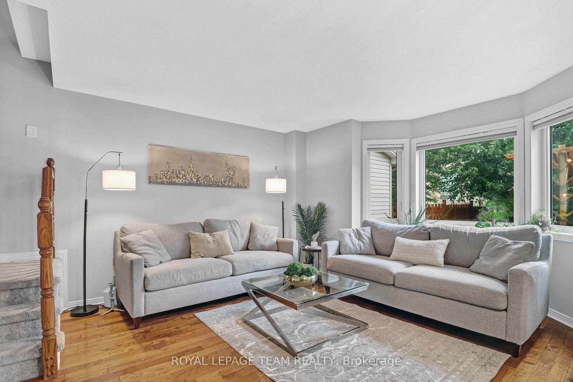 Photo 10 of 74 Milner Downs Crescent, Ottawa, Kanata - Emerald Meadows/Trailwest — HOMEH