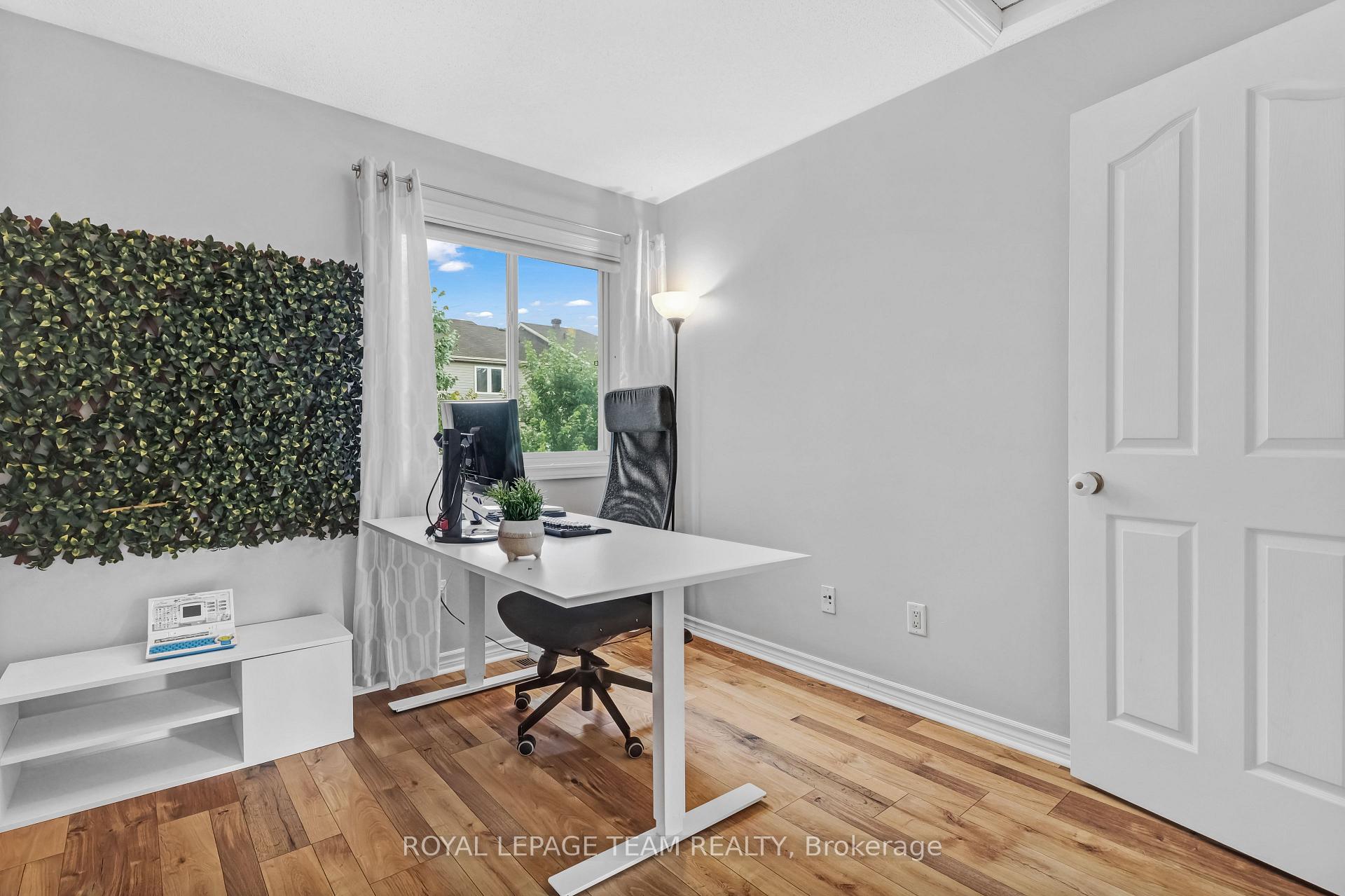 Photo 16 of 74 Milner Downs Crescent, Ottawa, Kanata - Emerald Meadows/Trailwest — HOMEH