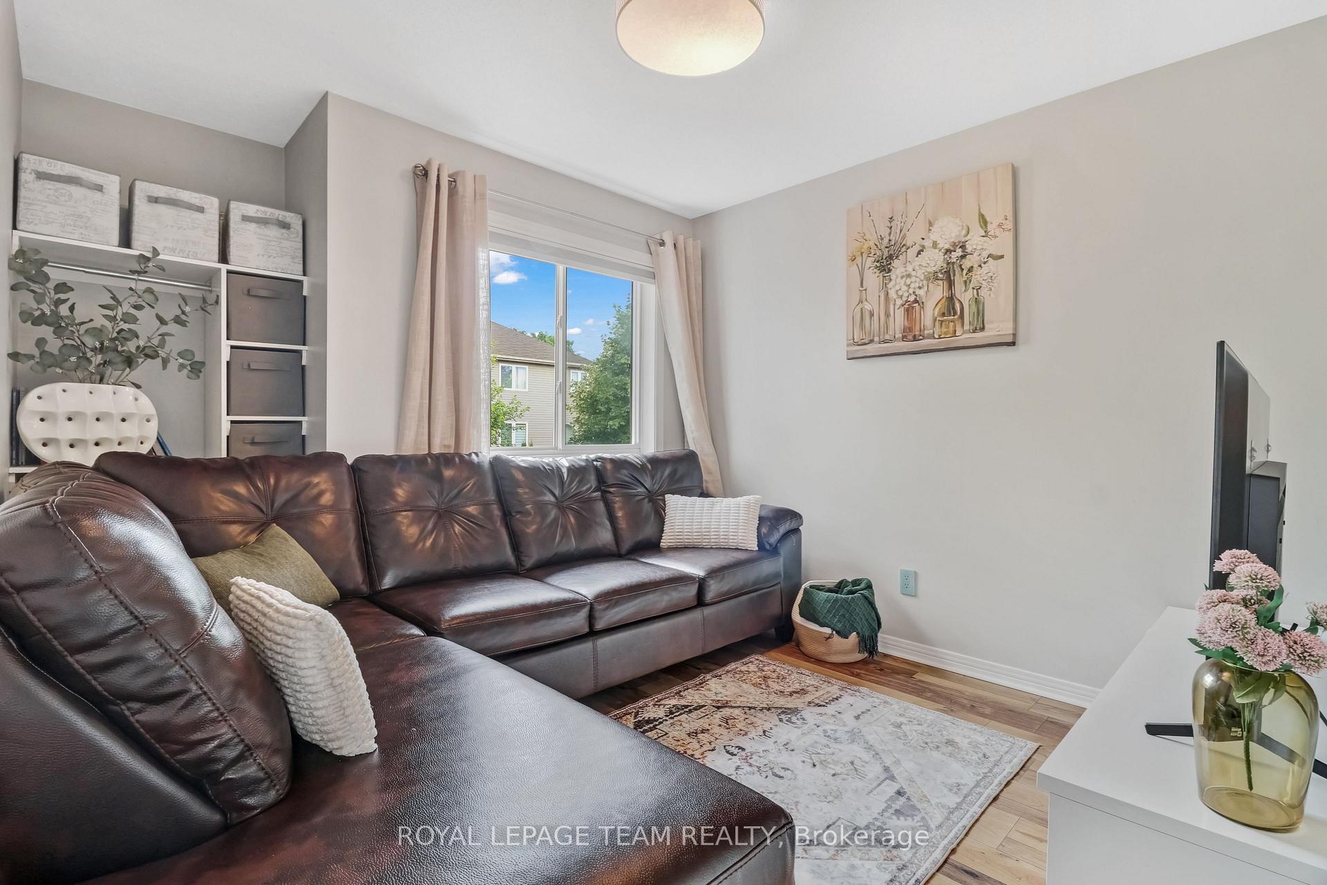 Photo 17 of 74 Milner Downs Crescent, Ottawa, Kanata - Emerald Meadows/Trailwest — HOMEH