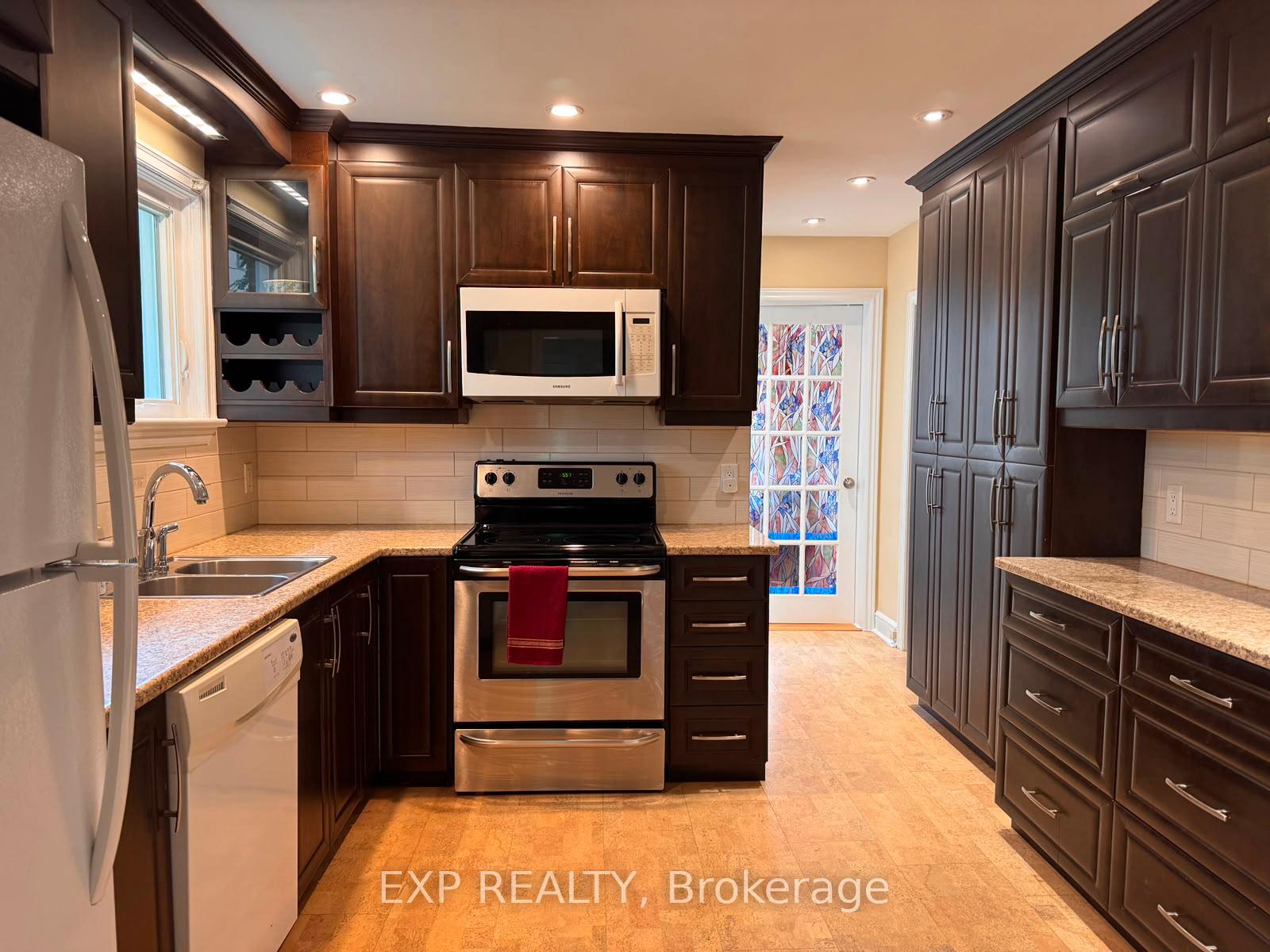 Photo 4 of 44 Clearview Avenue, Ottawa, Ottawa West/Tunneys Pasture — HOMEH