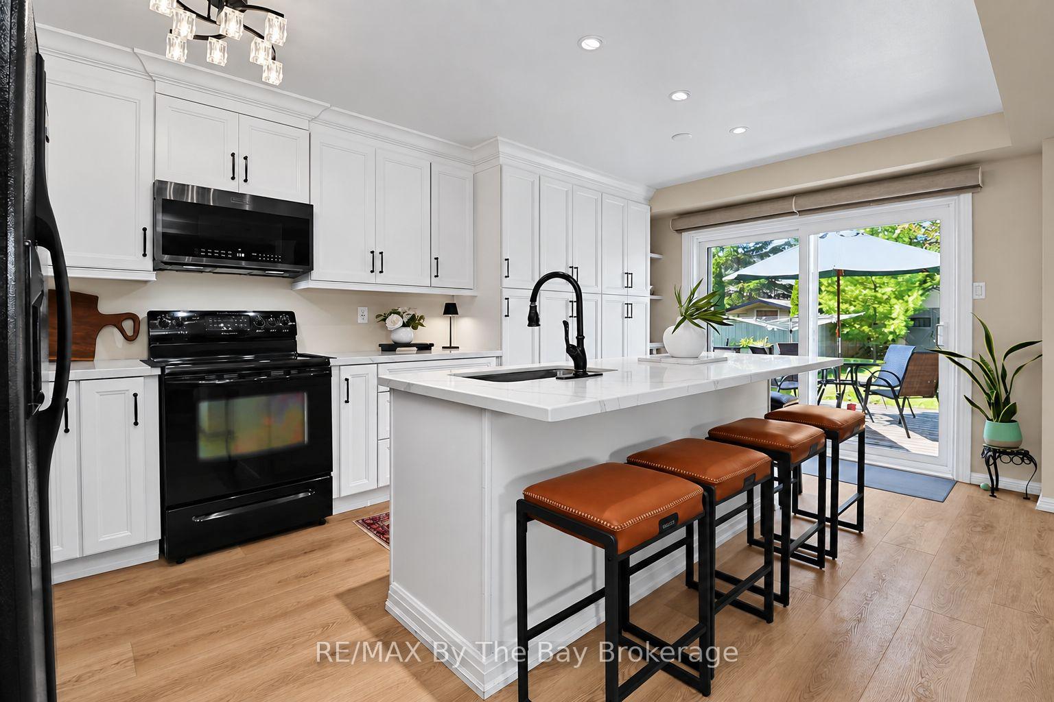 Photo 5 of 84 Wesley Avenue, Wasaga Beach — HOMEH