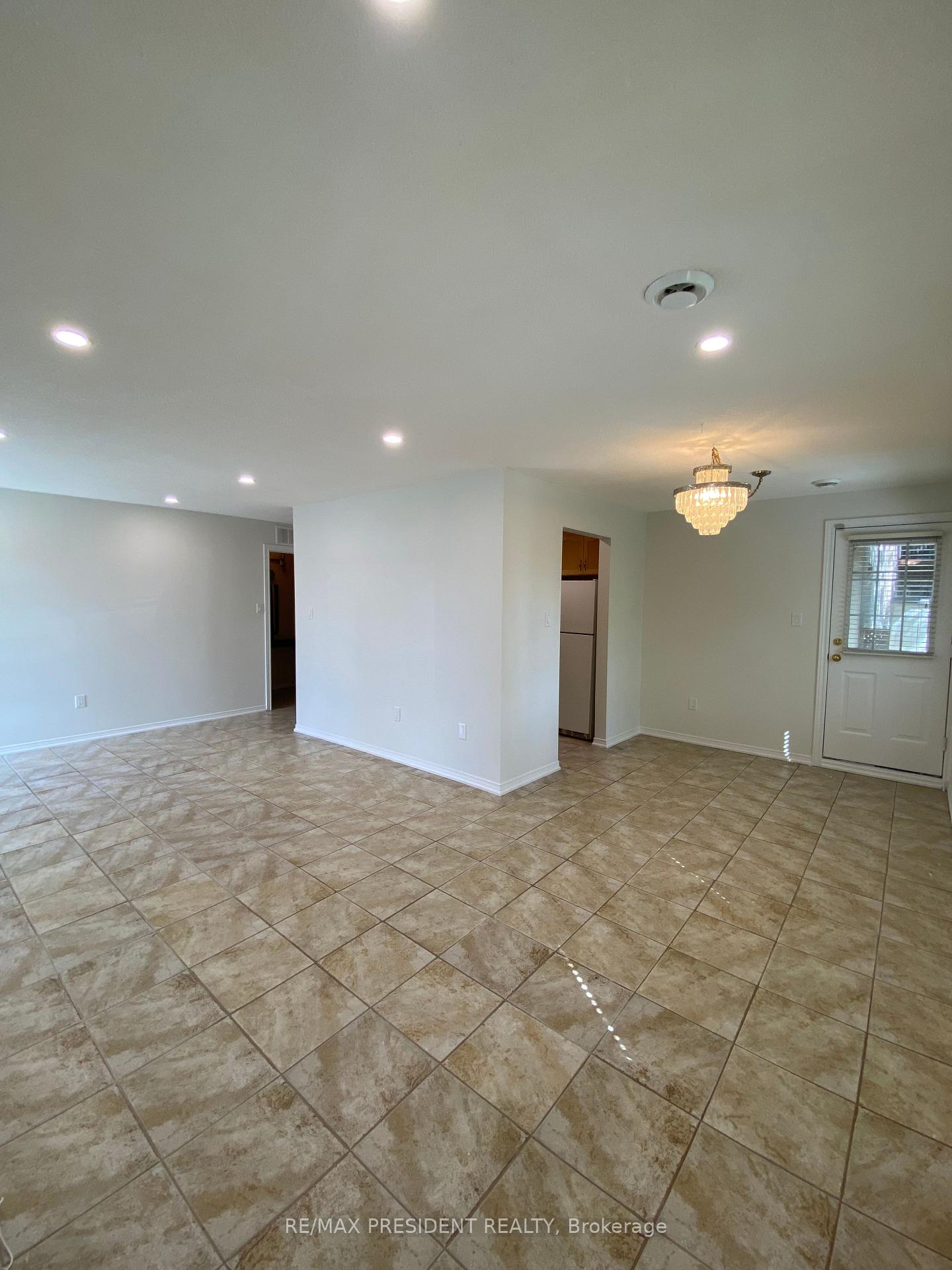 Photo 3 of Unit 4, 897 Stone Church Road E, Hamilton, Quinndale — HOMEH