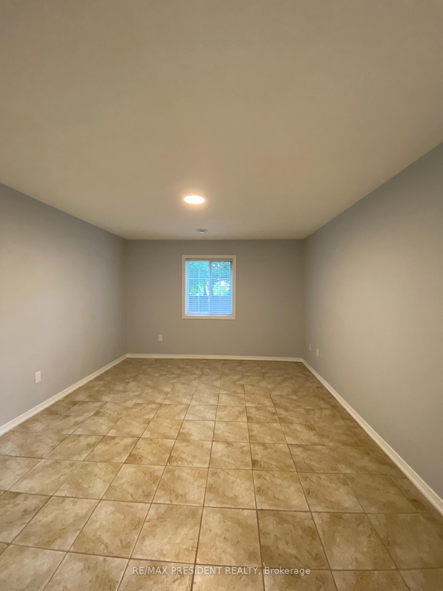 Photo 6 of Unit 4, 897 Stone Church Road E, Hamilton, Quinndale — HOMEH