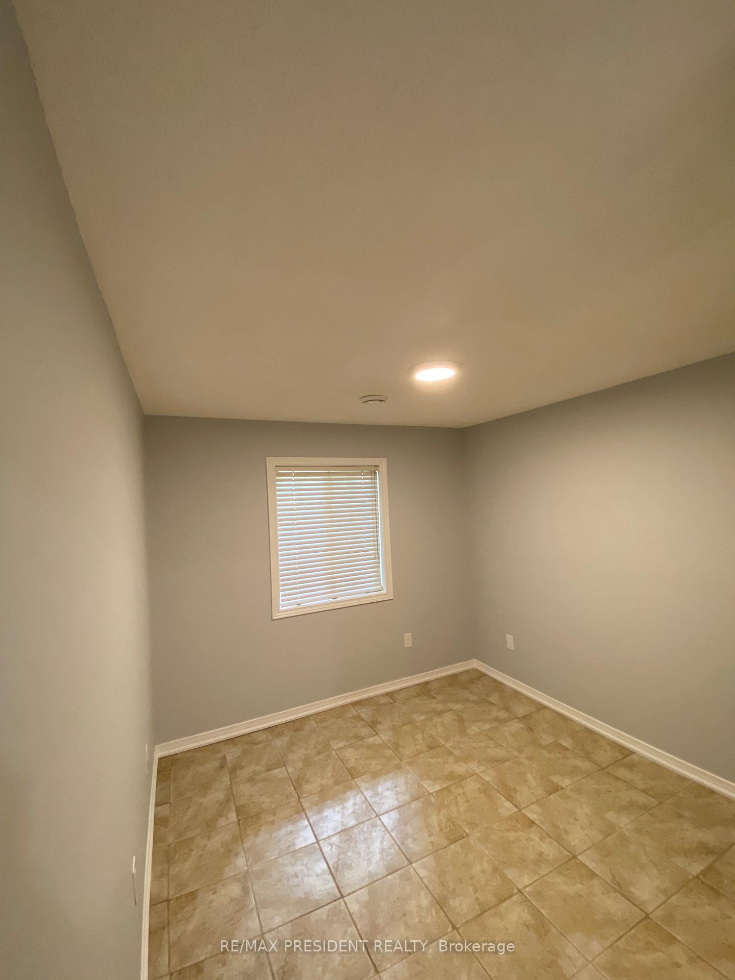 Photo 11 of Unit 4, 897 Stone Church Road E, Hamilton, Quinndale — HOMEH