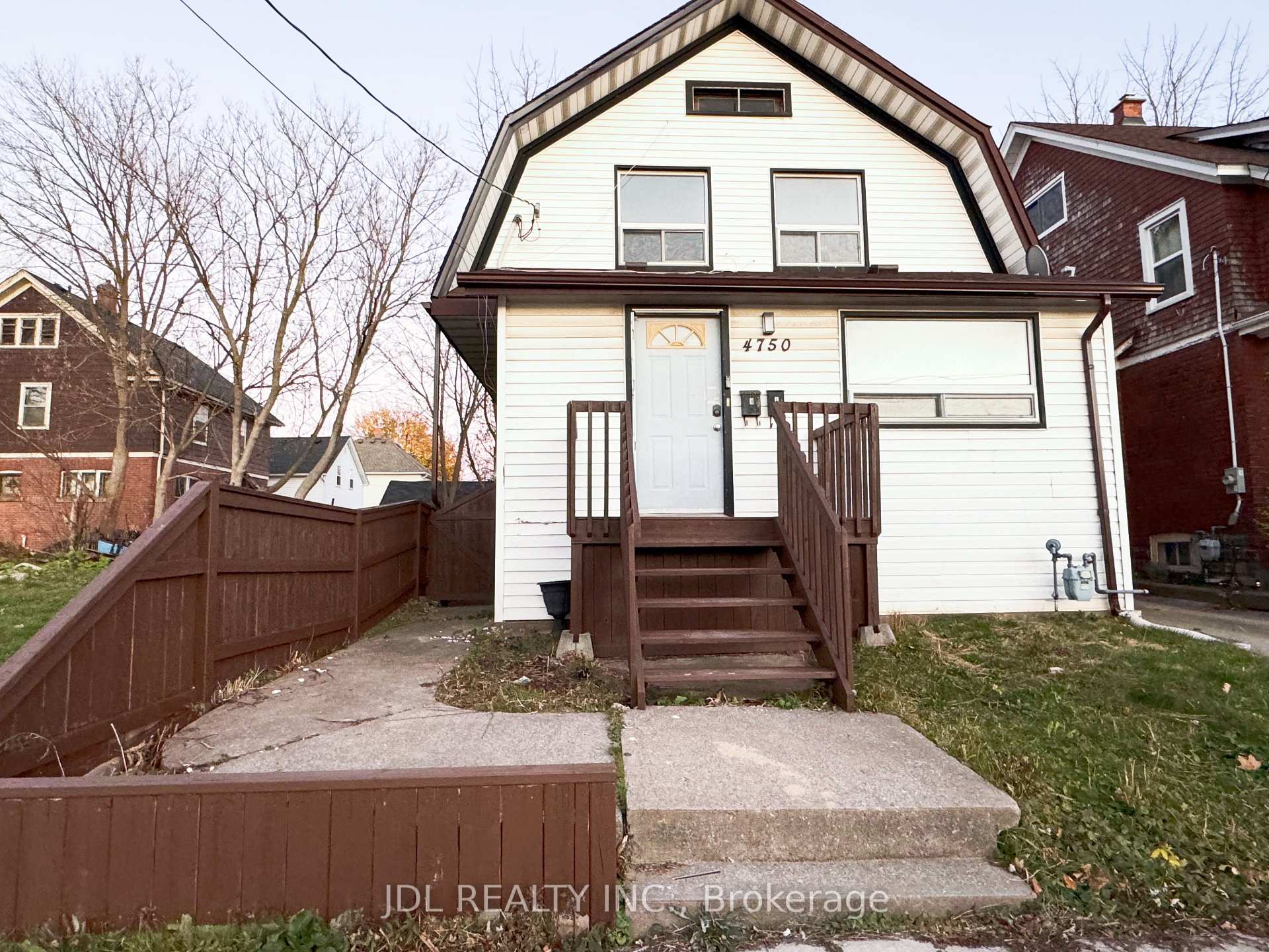 Photo of Unit Main, 4750 Saint Lawrence Avenue