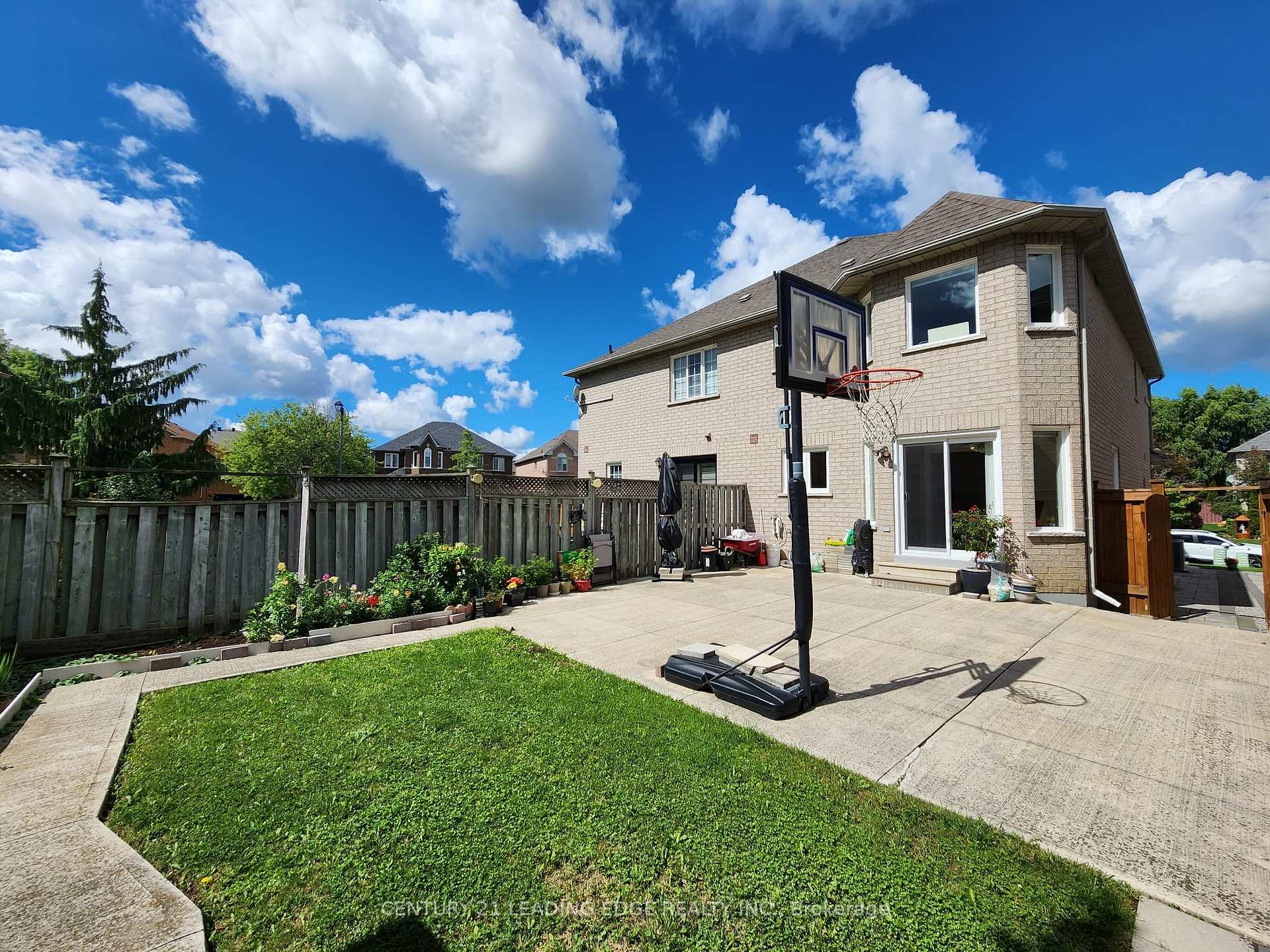 Photo 7 of 19 Kingly Crest Way, Vaughan, Sonoma Heights — HOMEH