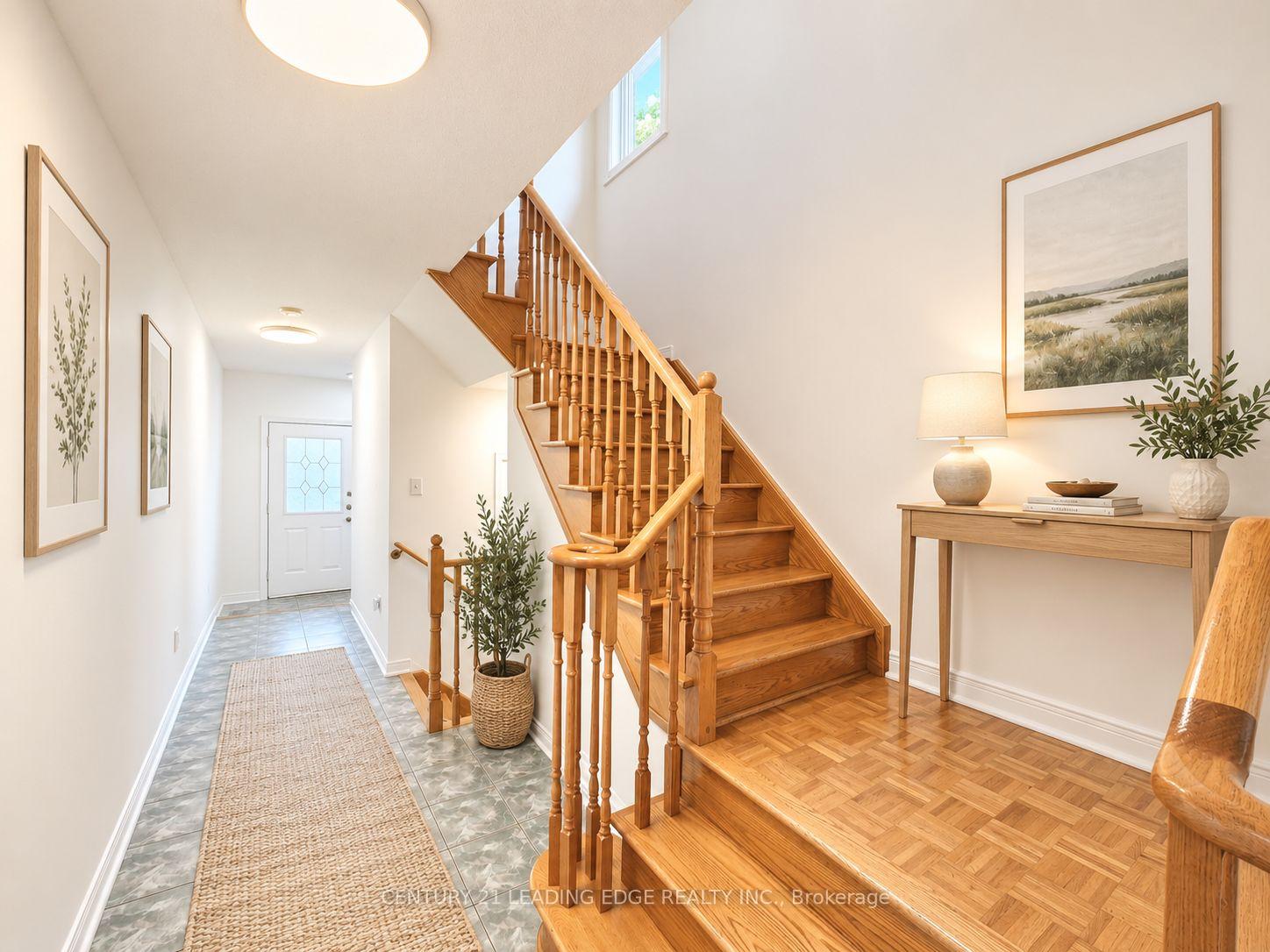 Photo 10 of 19 Kingly Crest Way, Vaughan, Sonoma Heights — HOMEH