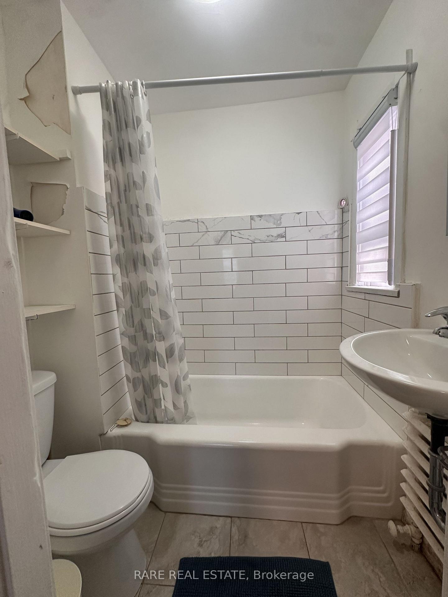 Photo 5 of Unit 11, 130 Macpherson Avenue, Toronto, Casa Loma — HOMEH