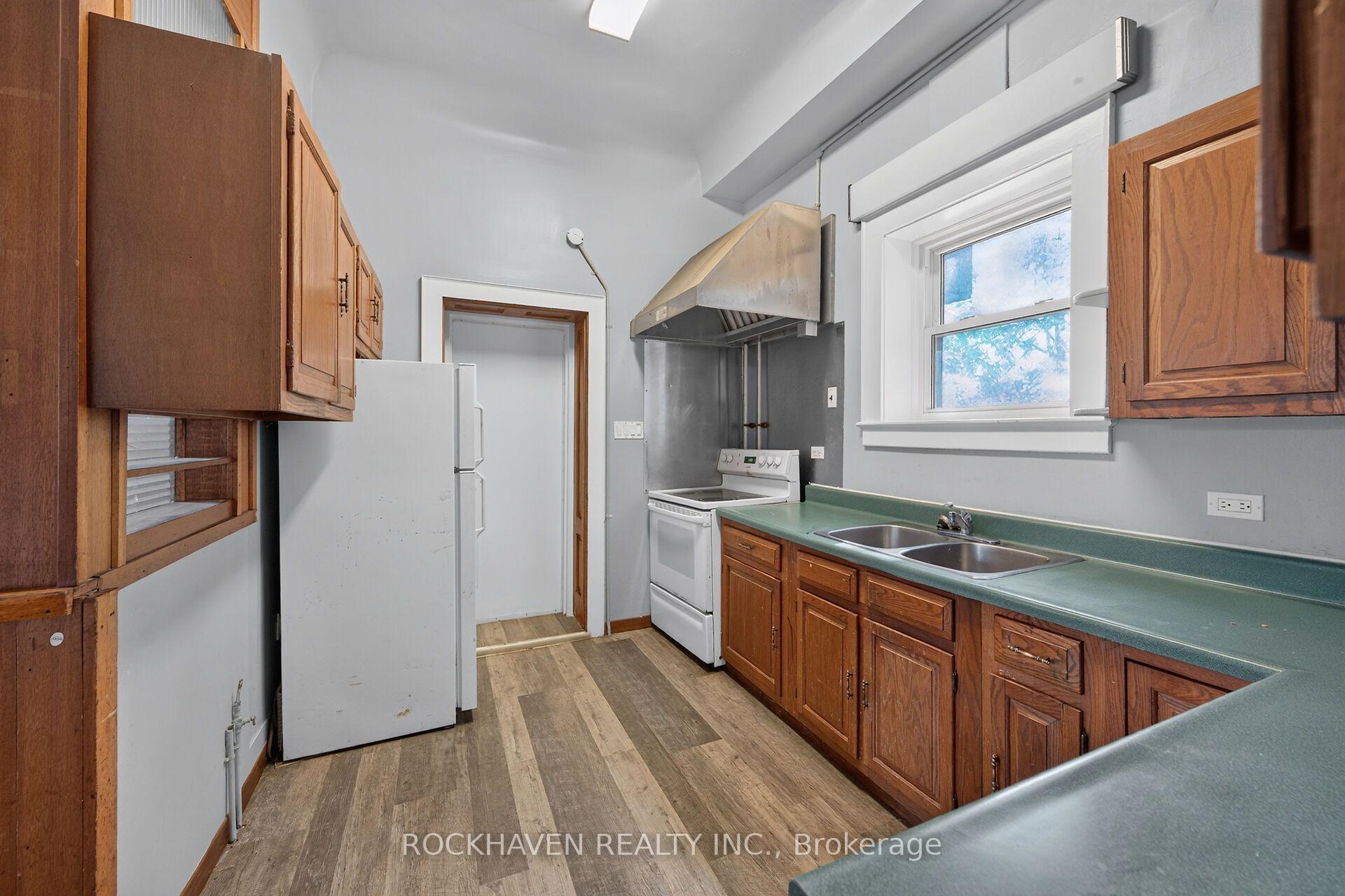 Photo 17 of 15 St David Street W, Thorold, Thorold Downtown — HOMEH