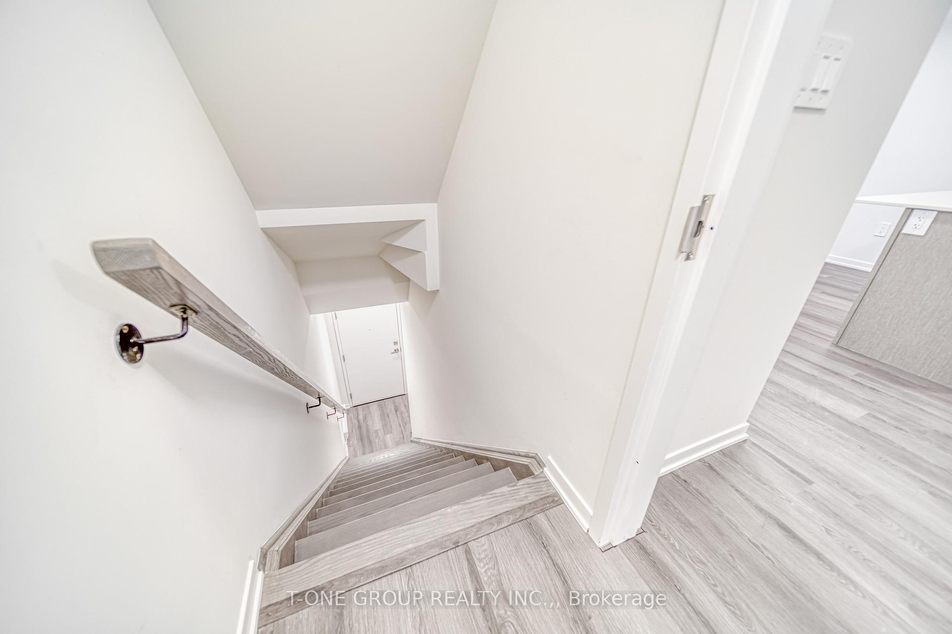 Photo 9 of Unit 46, 21 Honeycrisp Crescent, Vaughan, Vaughan Corporate Centre — HOMEH