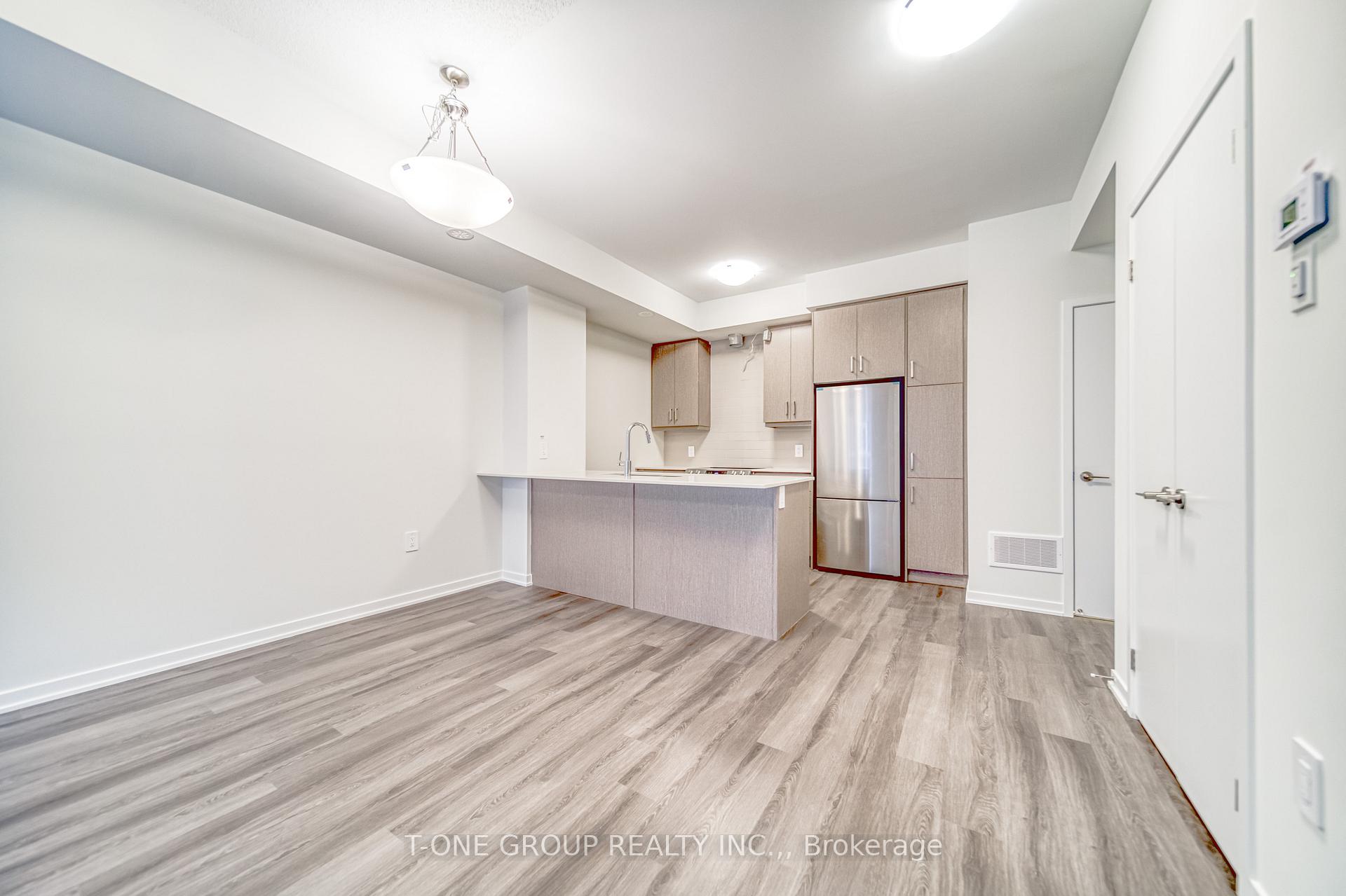 Photo 3 of Unit 46, 21 Honeycrisp Crescent, Vaughan, Vaughan Corporate Centre — HOMEH