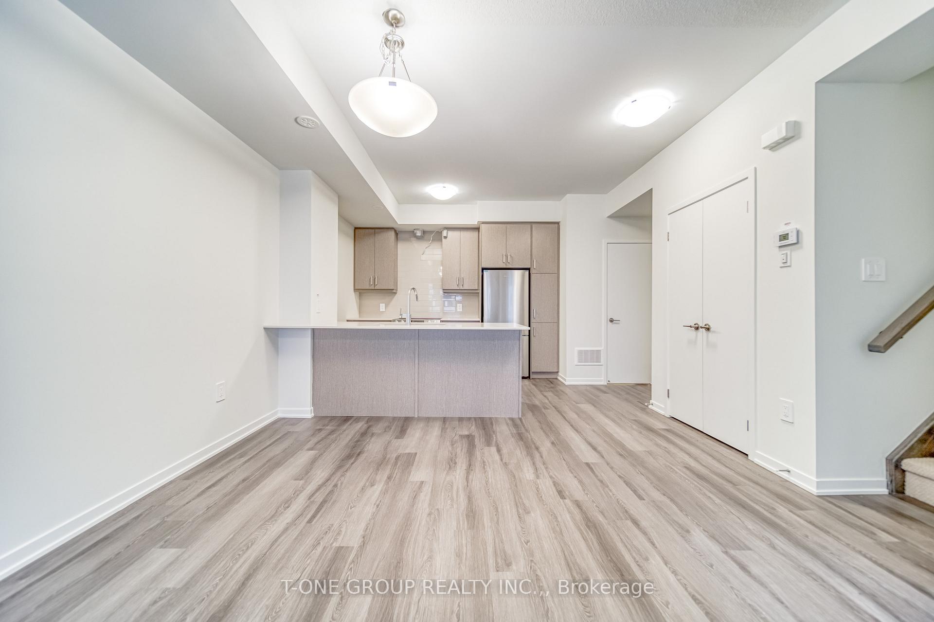 Photo 2 of Unit 46, 21 Honeycrisp Crescent, Vaughan, Vaughan Corporate Centre — HOMEH