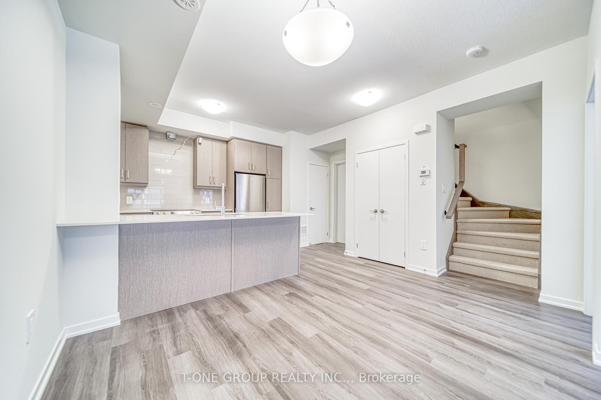 Photo 13 of Unit 46, 21 Honeycrisp Crescent, Vaughan, Vaughan Corporate Centre — HOMEH