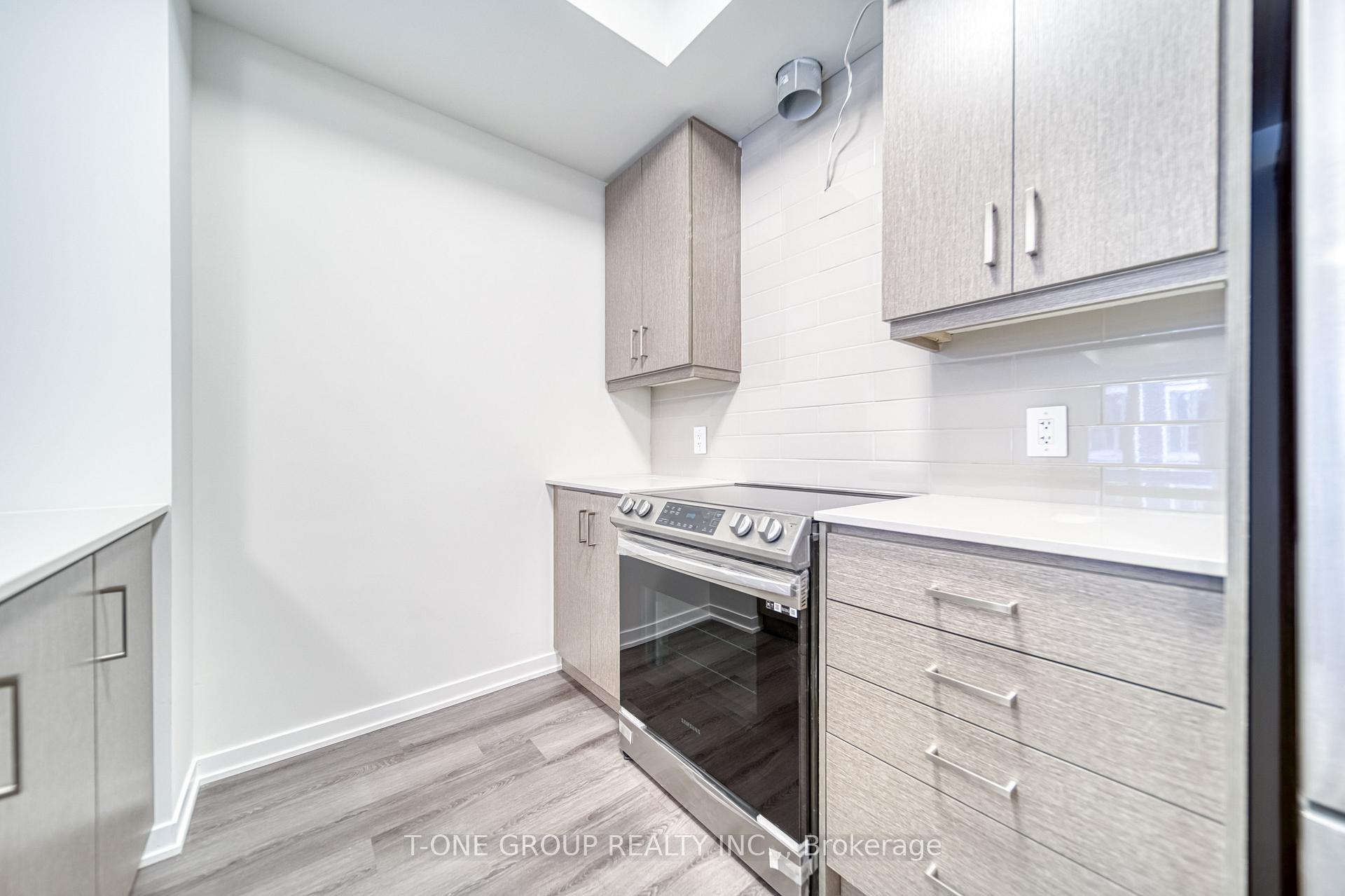 Photo 15 of Unit 46, 21 Honeycrisp Crescent, Vaughan, Vaughan Corporate Centre — HOMEH