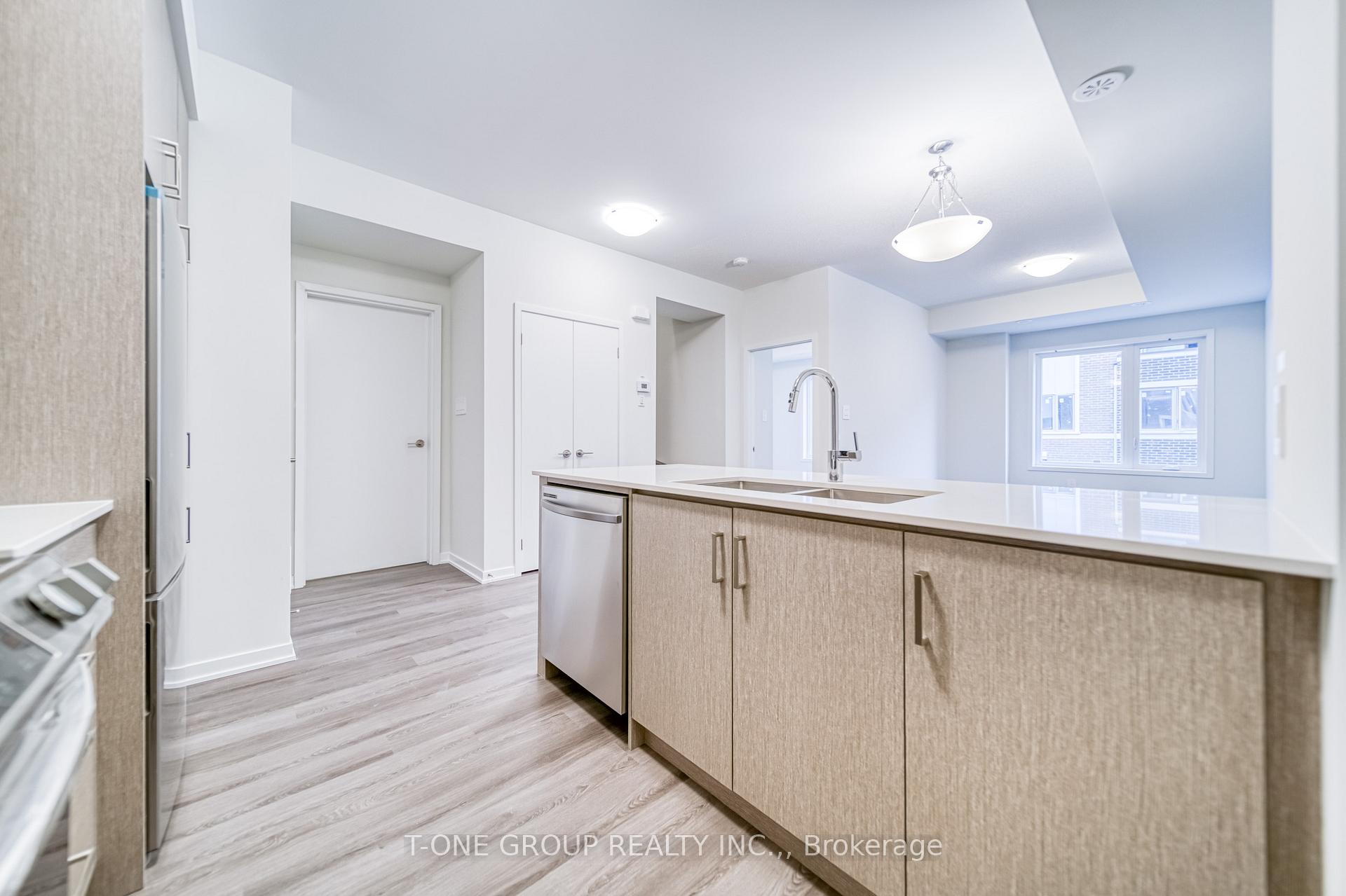 Photo 16 of Unit 46, 21 Honeycrisp Crescent, Vaughan, Vaughan Corporate Centre — HOMEH