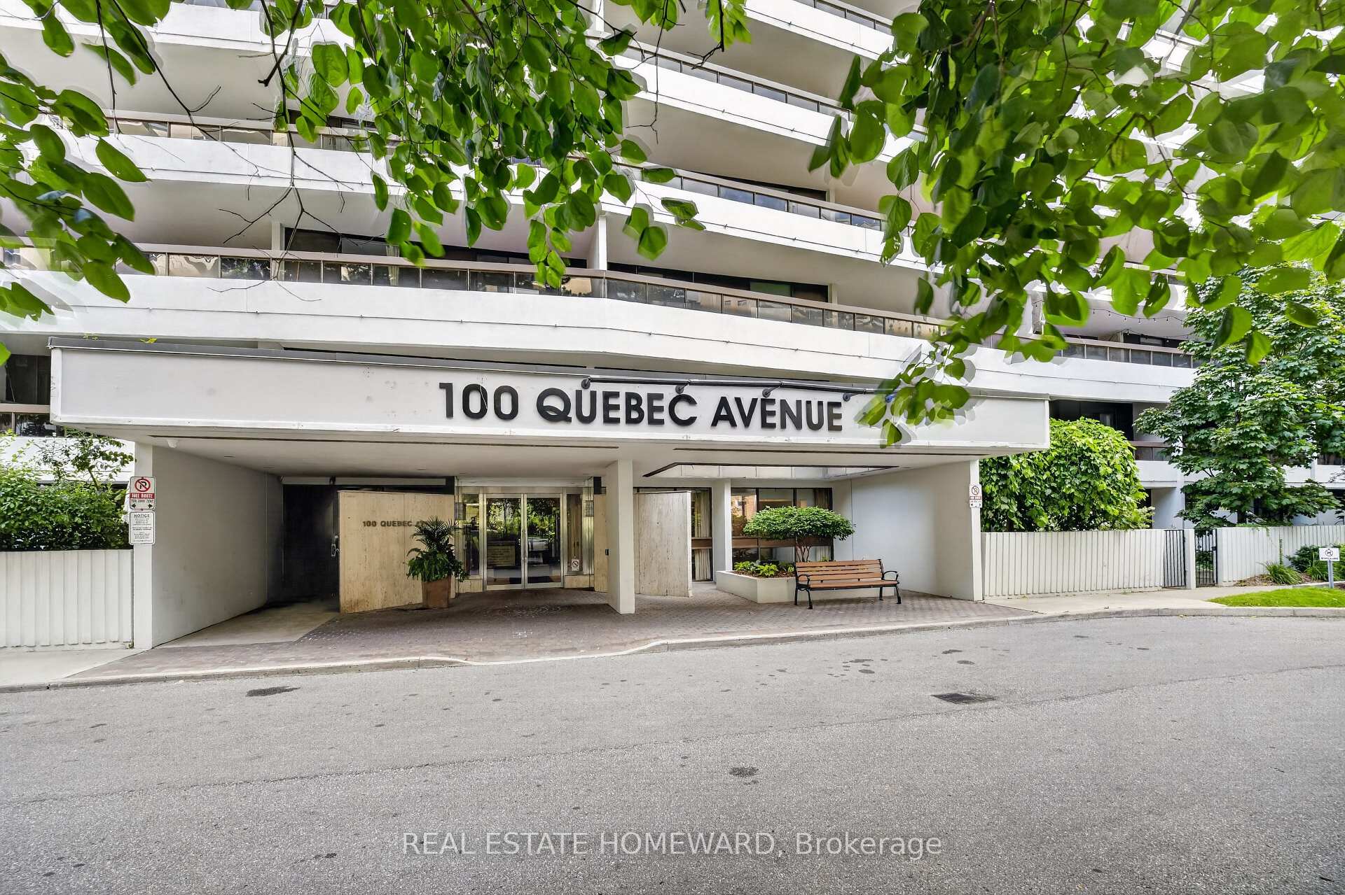 Photo 3 of Unit 1804, 100 Quebec Avenue, Toronto, High Park North — HOMEH