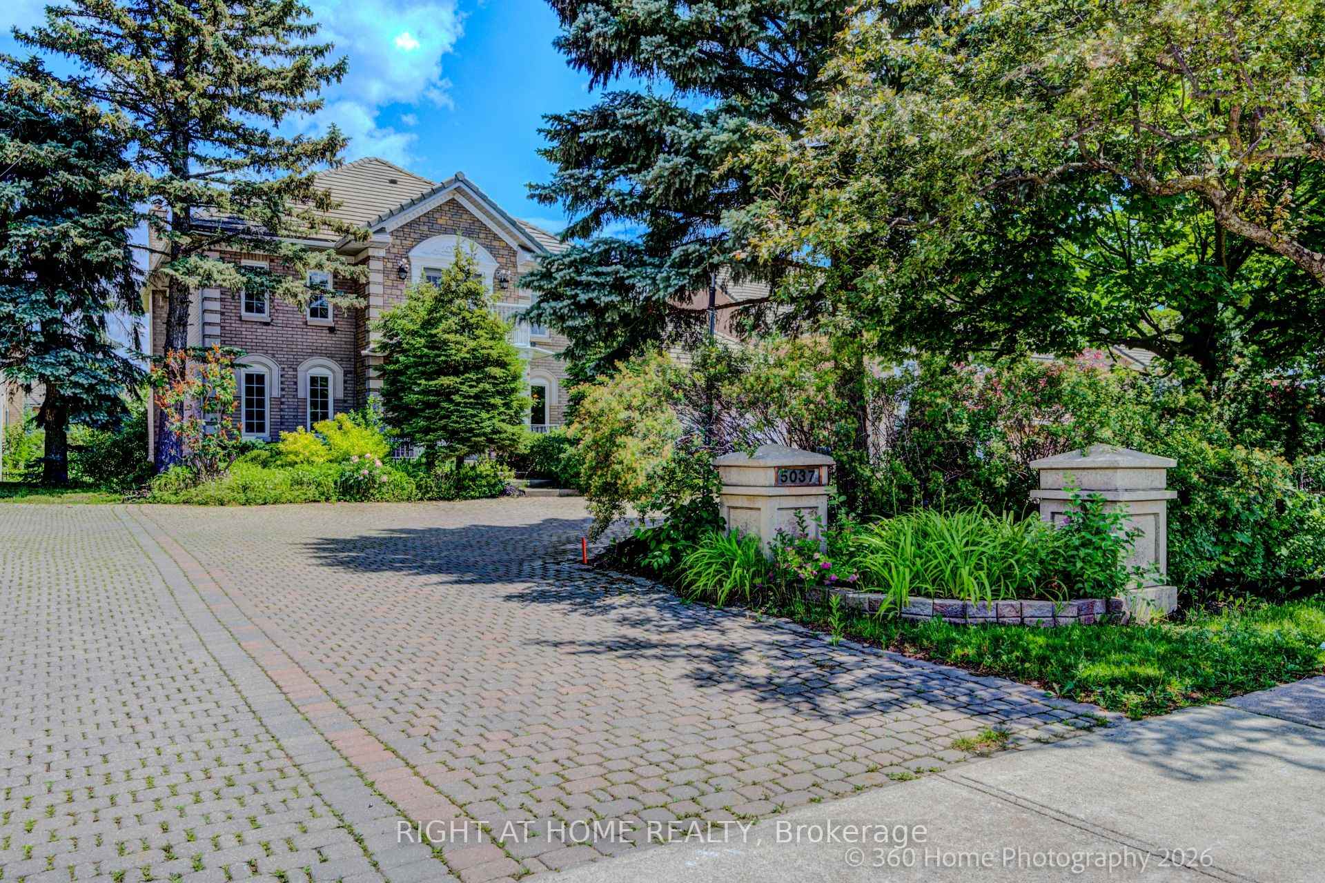 Front of 5037 Mississauga Road
