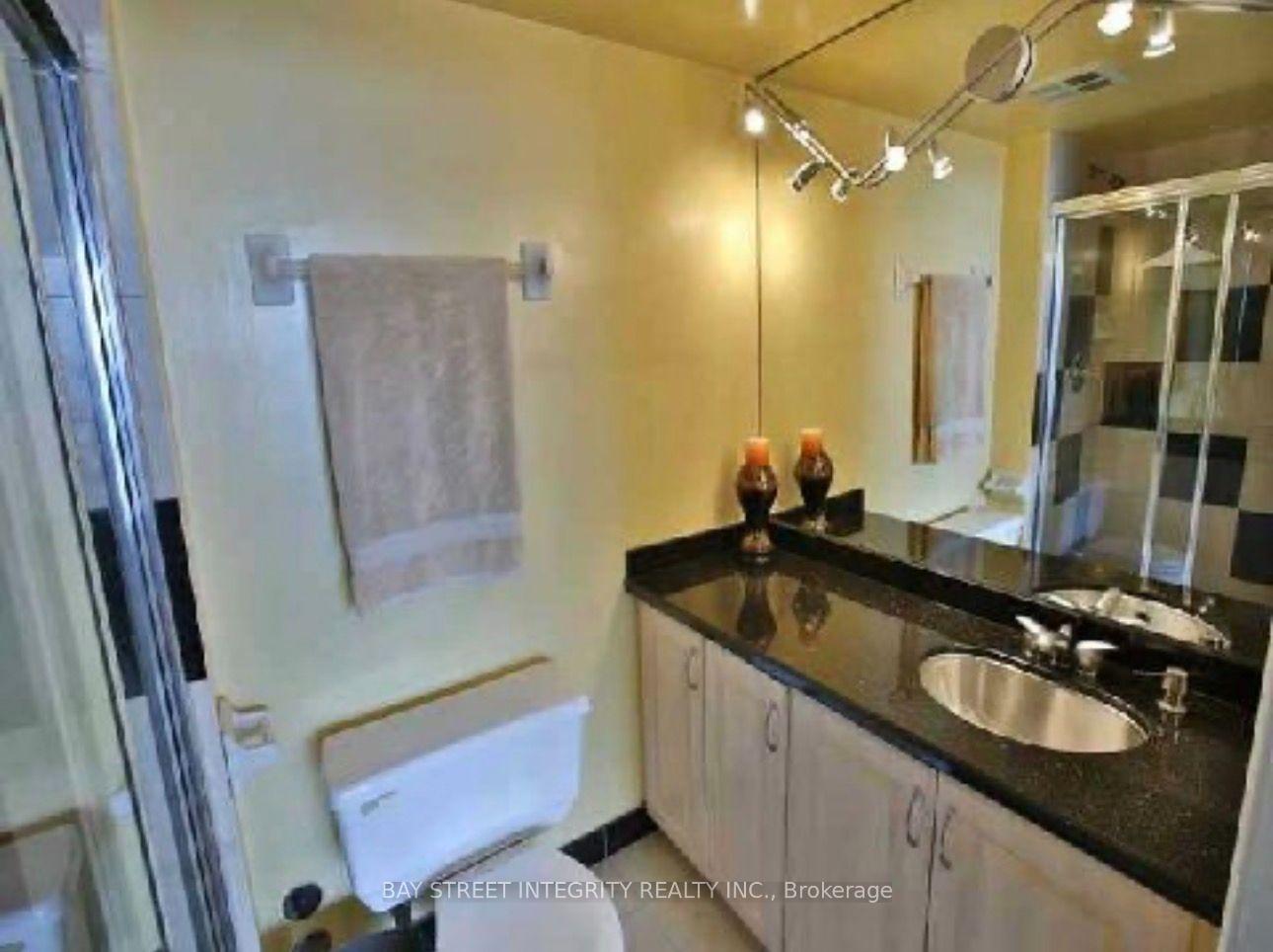 Photo 4 of Unit 2407, 550 Webb Drive, Mississauga, City Centre — HOMEH