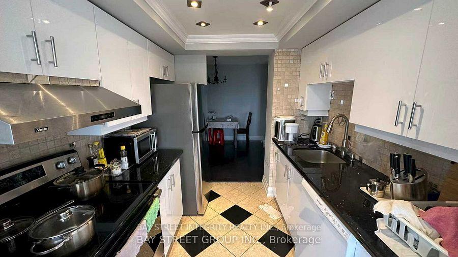 Photo 3 of Unit 2407, 550 Webb Drive, Mississauga, City Centre — HOMEH