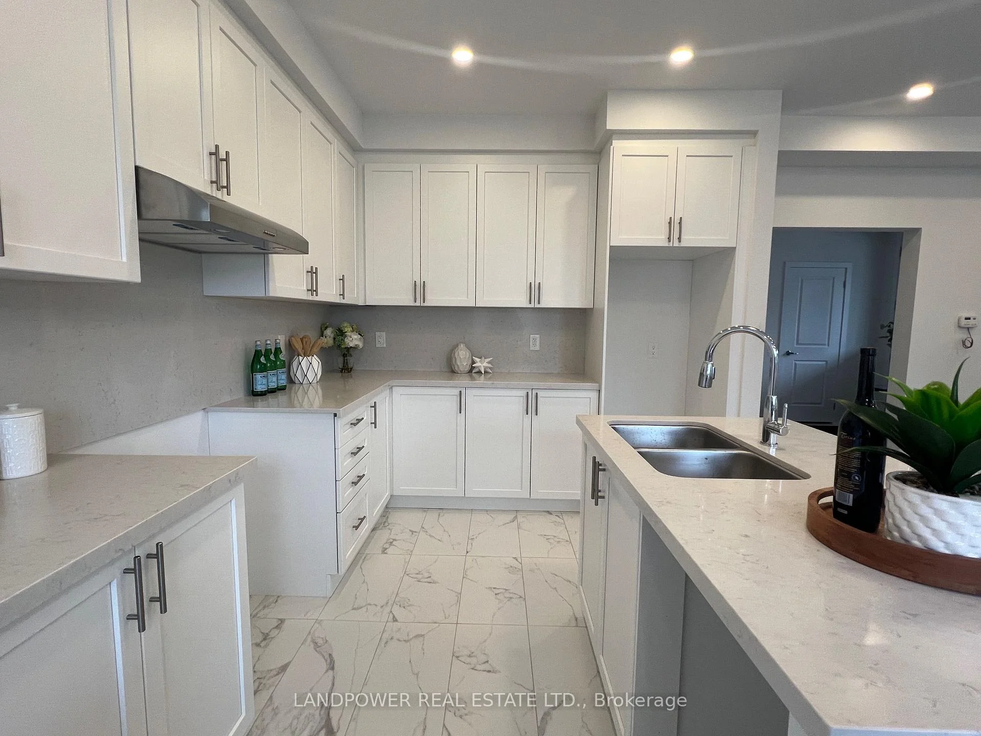 Photo 14 of 157 Anna Russell Way, Markham, Unionville — HOMEH