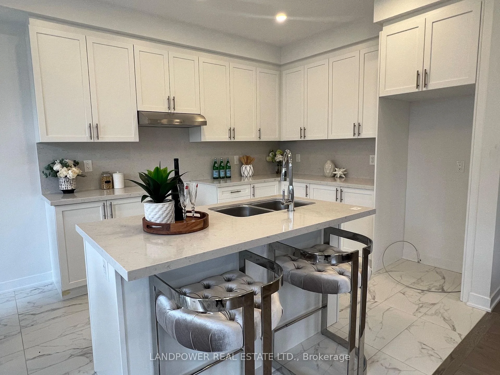 Photo 16 of 157 Anna Russell Way, Markham, Unionville — HOMEH