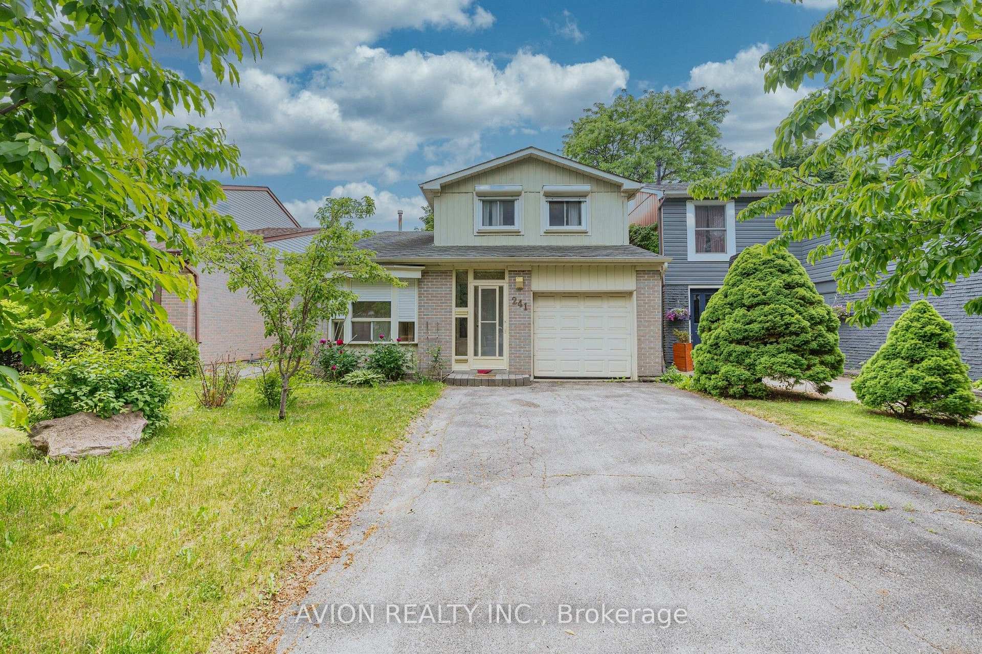 Front of 241 Weldrick Road W