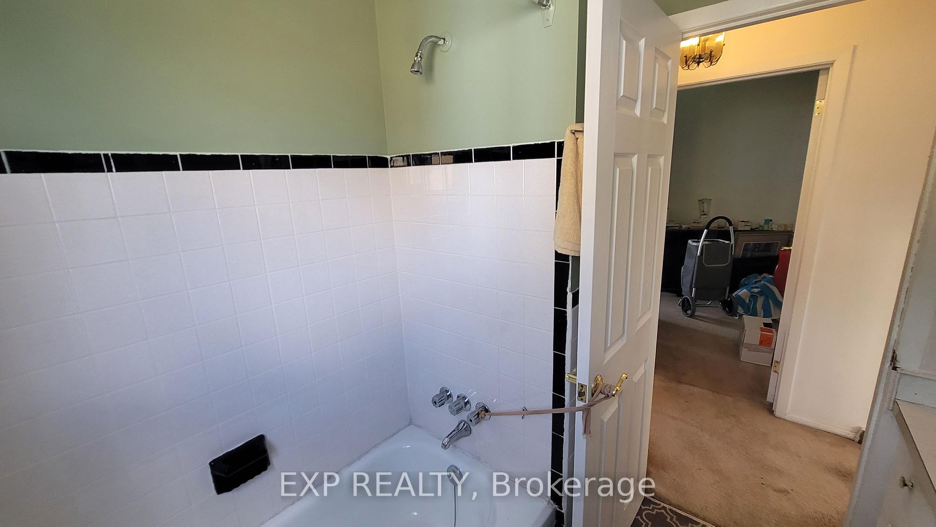 Photo 9 of 1747 Heron Road, Ottawa, Guildwood Estates - Urbandale Acres — HOMEH