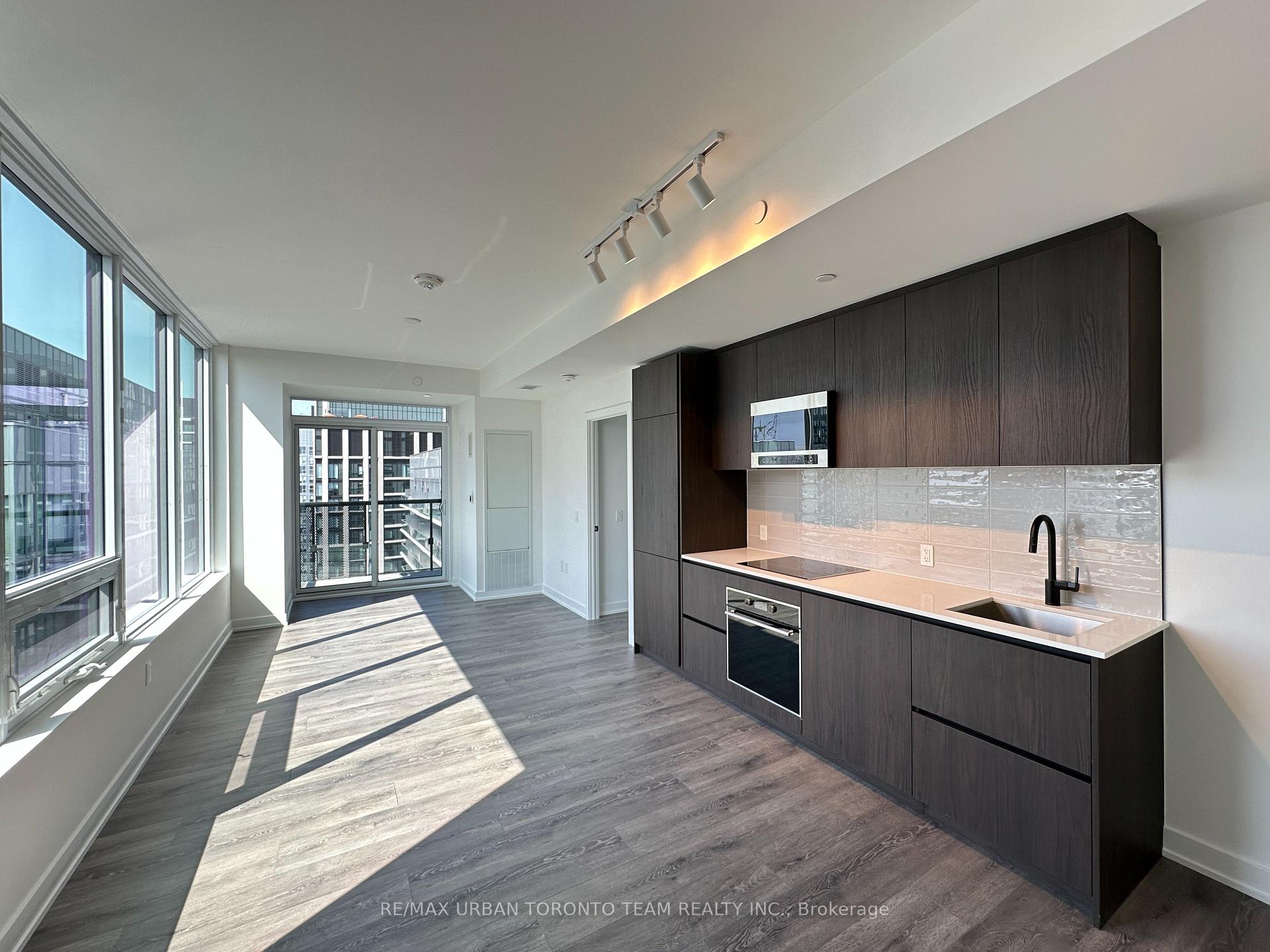 Photo 3 of Unit 3702 (LPH-02), 117 Broadway Avenue, Toronto, Mount Pleasant West — HOMEH