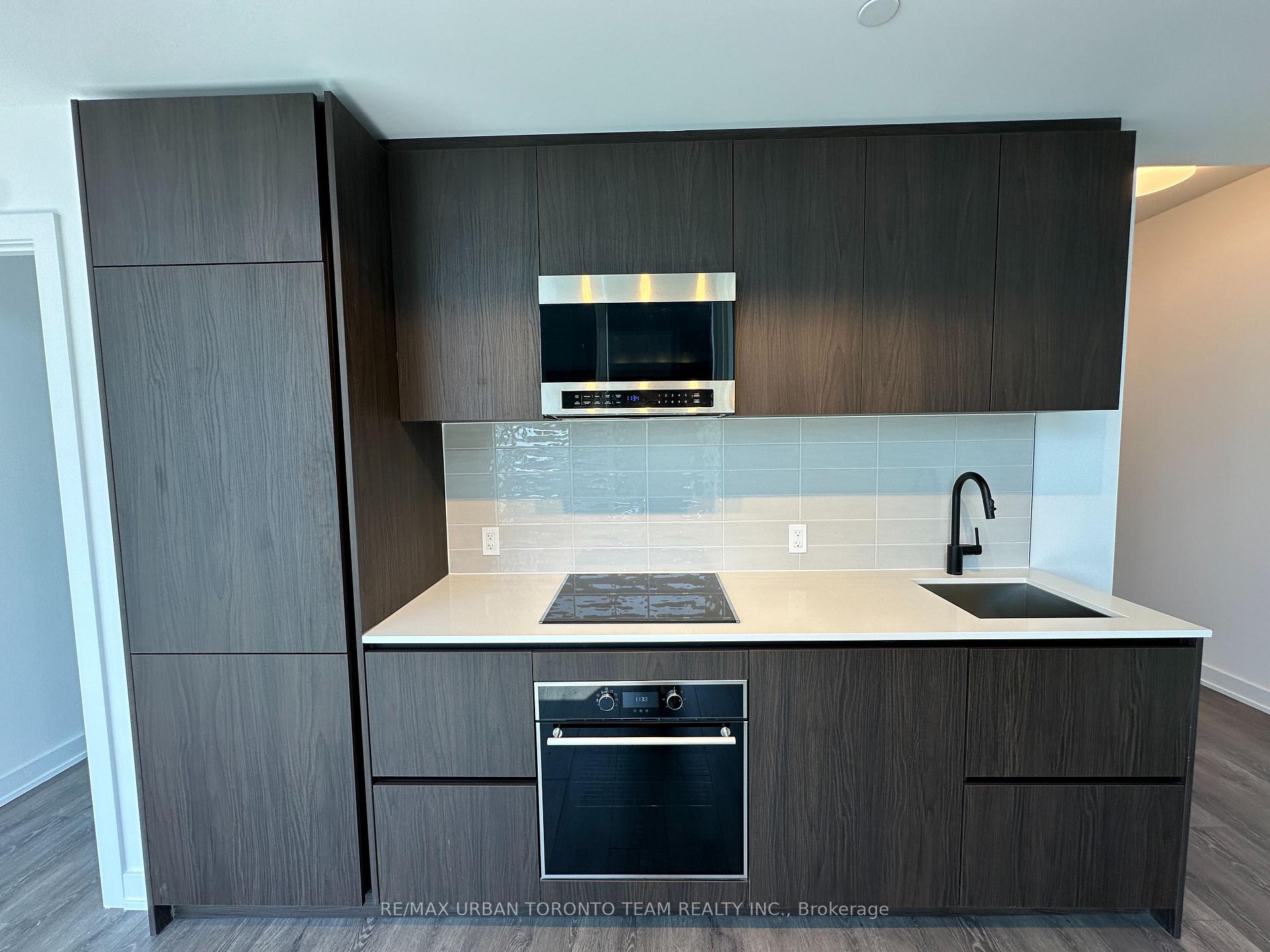 Photo 4 of Unit 3702 (LPH-02), 117 Broadway Avenue, Toronto, Mount Pleasant West — HOMEH