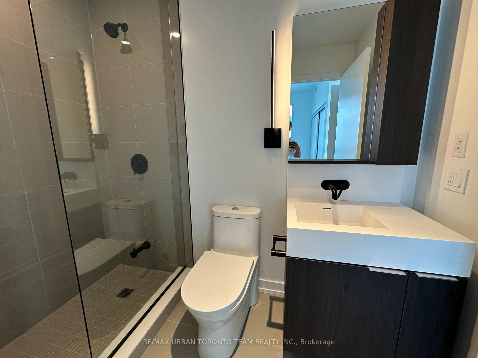 Photo 5 of Unit 3702 (LPH-02), 117 Broadway Avenue, Toronto, Mount Pleasant West — HOMEH