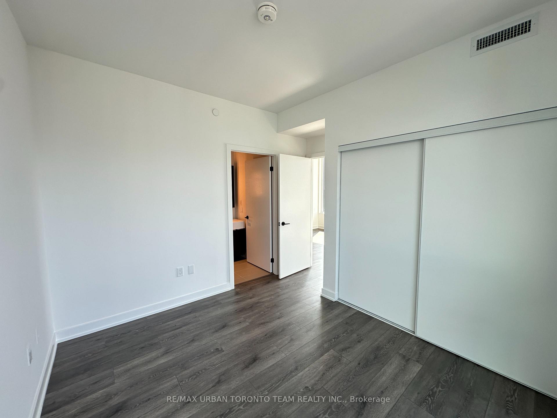 Photo 6 of Unit 3702 (LPH-02), 117 Broadway Avenue, Toronto, Mount Pleasant West — HOMEH