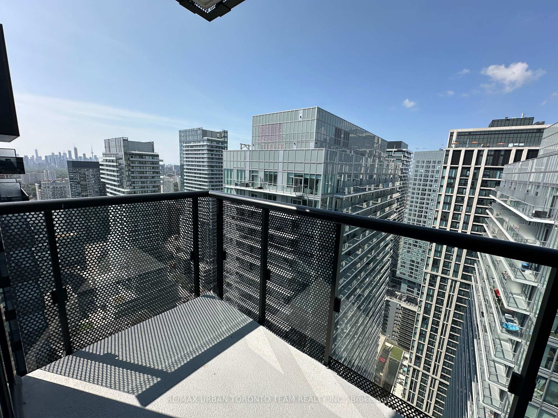 Photo 8 of Unit 3702 (LPH-02), 117 Broadway Avenue, Toronto, Mount Pleasant West — HOMEH