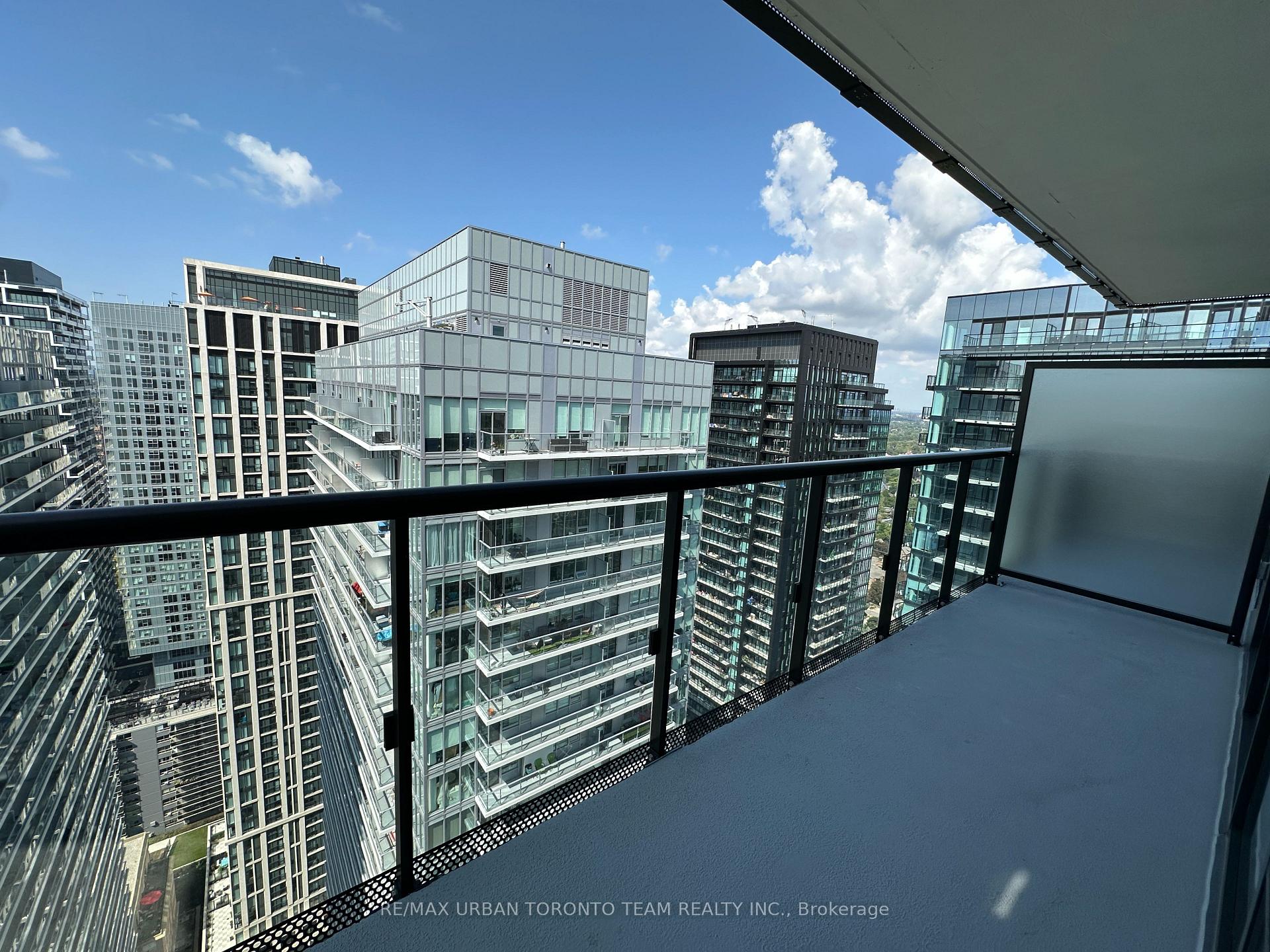 Photo 9 of Unit 3702 (LPH-02), 117 Broadway Avenue, Toronto, Mount Pleasant West — HOMEH