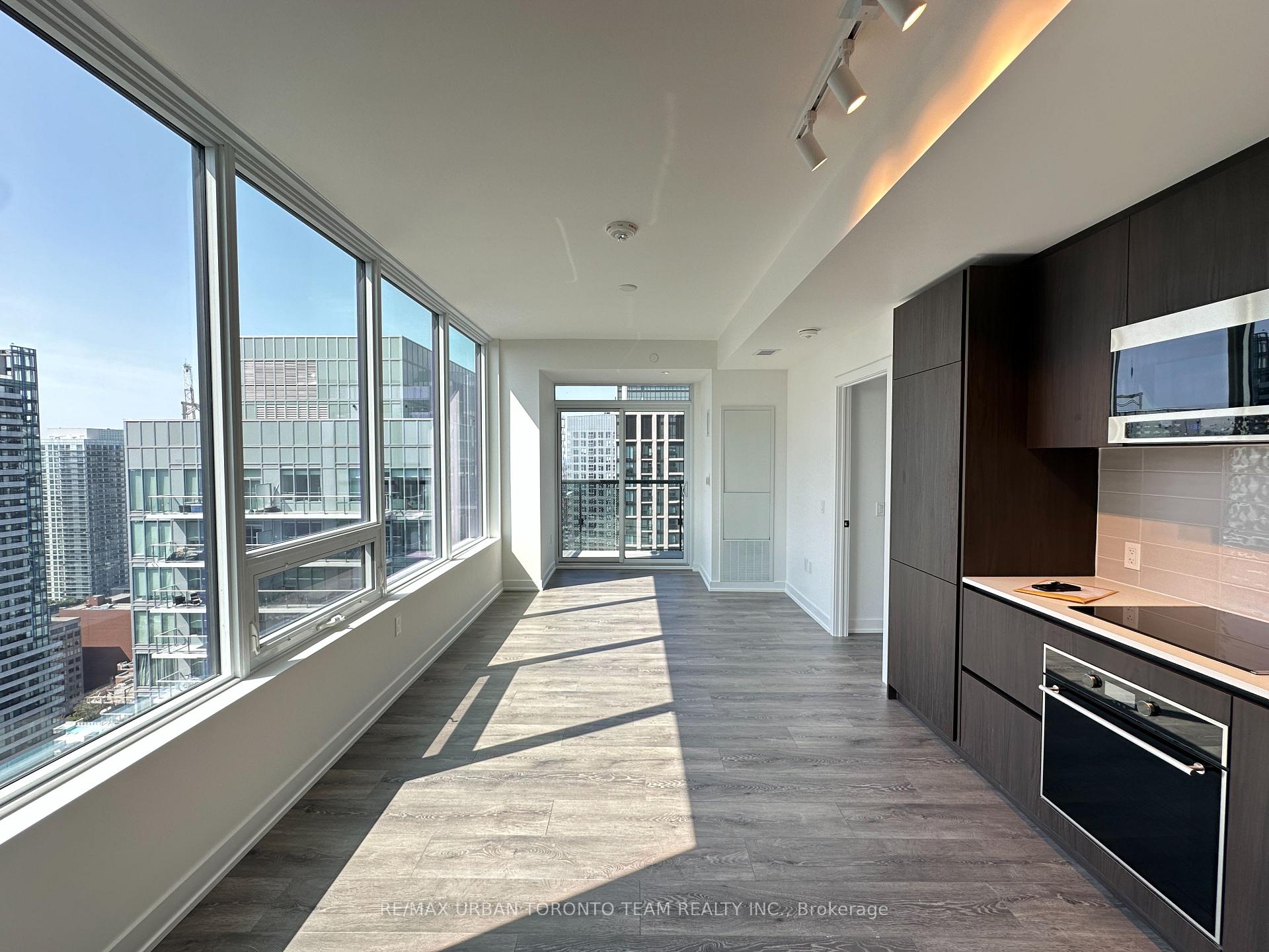 Photo 10 of Unit 3702 (LPH-02), 117 Broadway Avenue, Toronto, Mount Pleasant West — HOMEH
