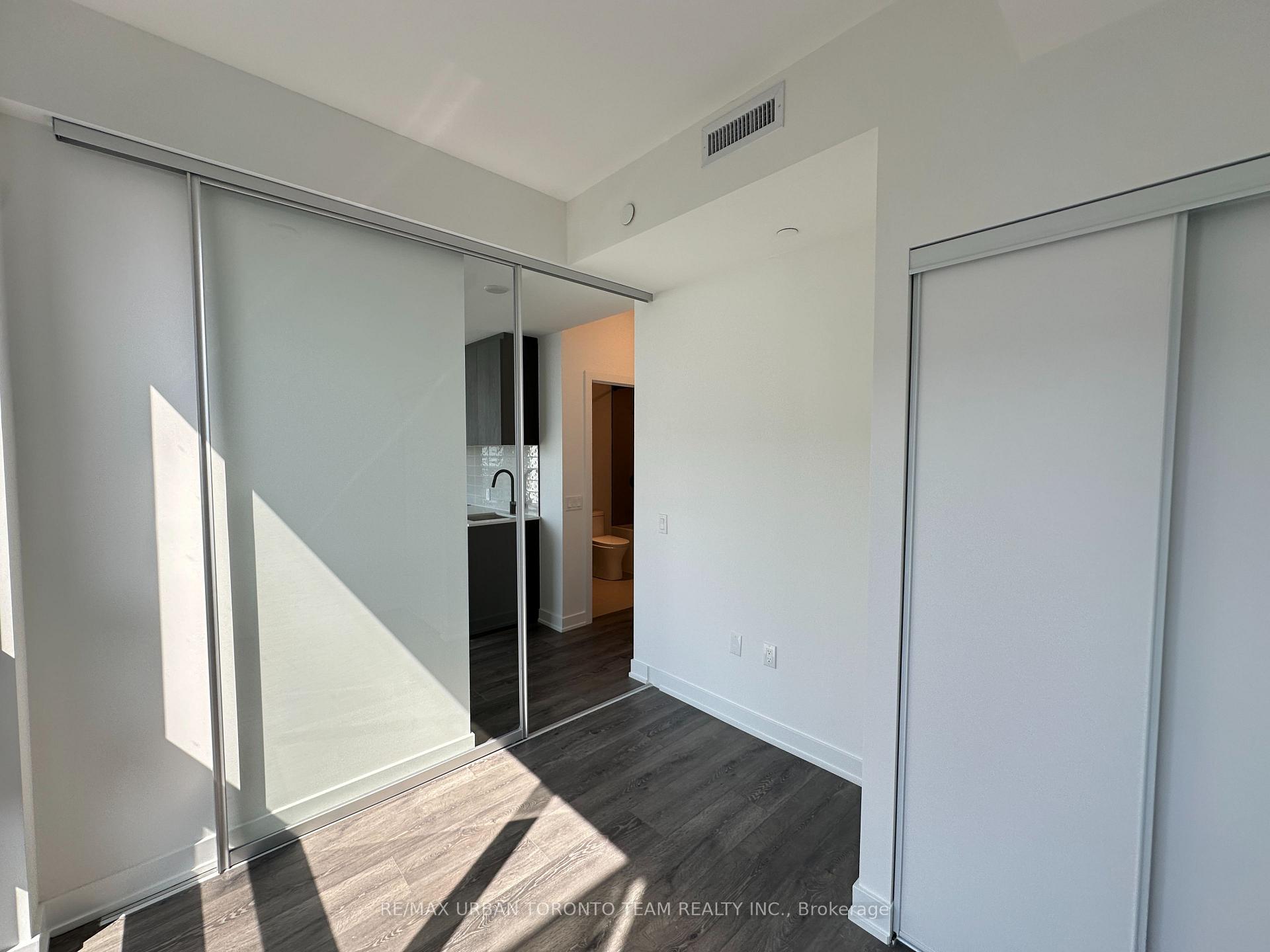 Photo 13 of Unit 3702 (LPH-02), 117 Broadway Avenue, Toronto, Mount Pleasant West — HOMEH
