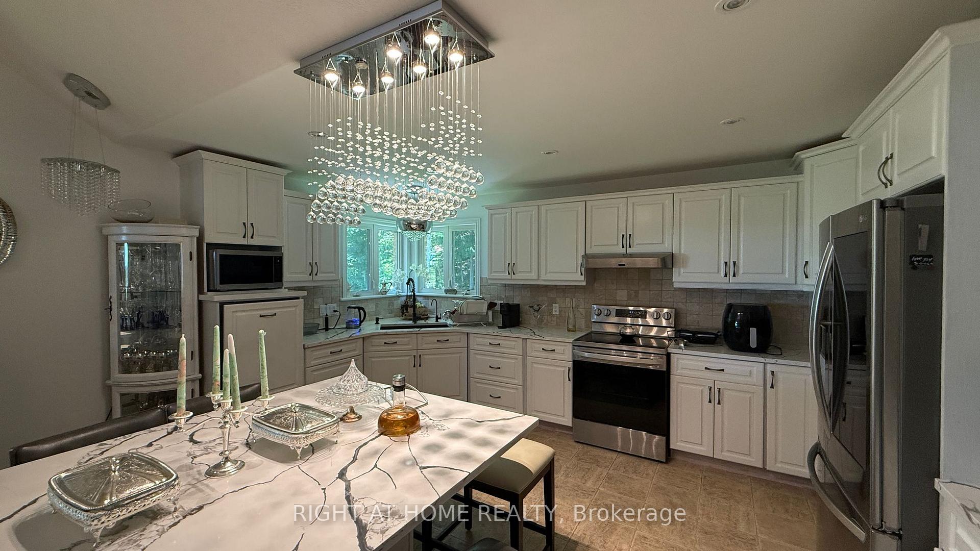 Photo 8 of 1453 Millenium Court, Kingston, City North of 401 — HOMEH