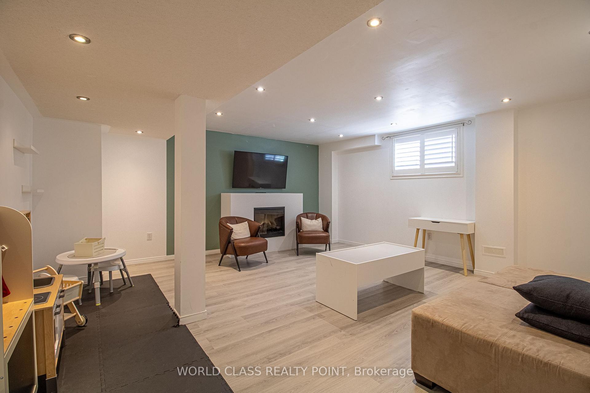 Photo 20 of 16 Tregate Crescent, Brampton, Fletcher's Meadow — HOMEH