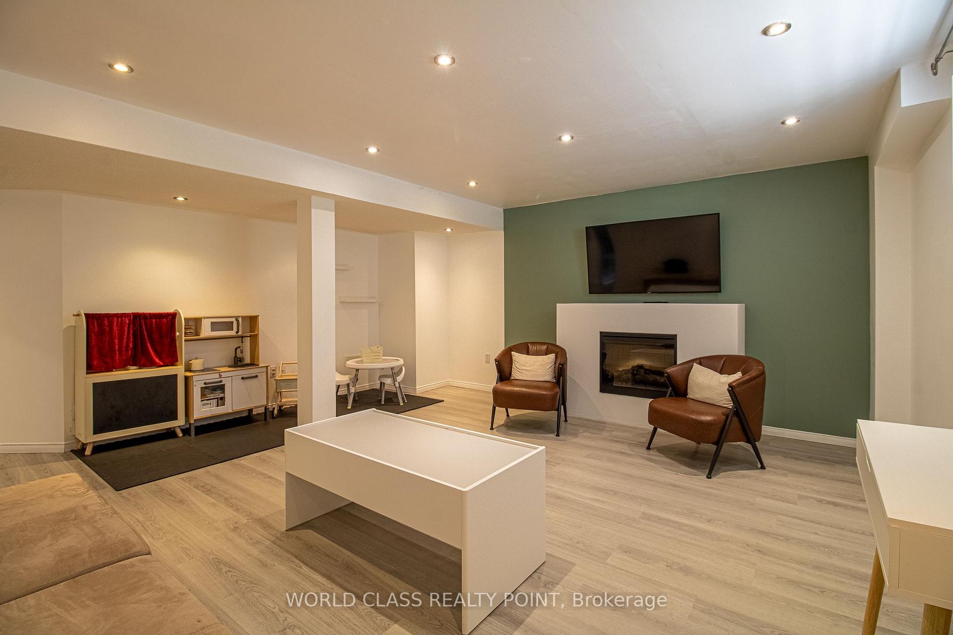 Photo 21 of 16 Tregate Crescent, Brampton, Fletcher's Meadow — HOMEH