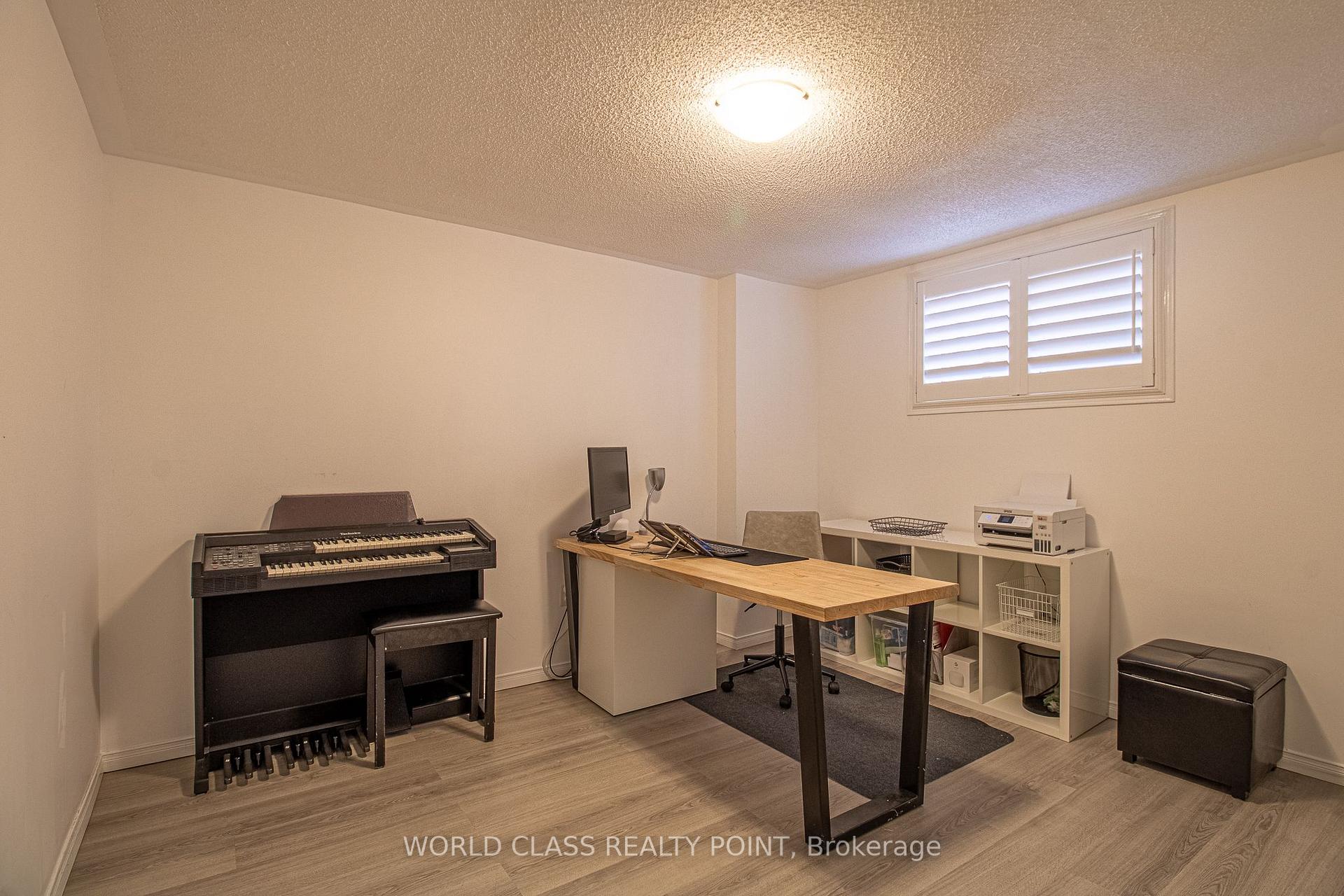 Photo 23 of 16 Tregate Crescent, Brampton, Fletcher's Meadow — HOMEH
