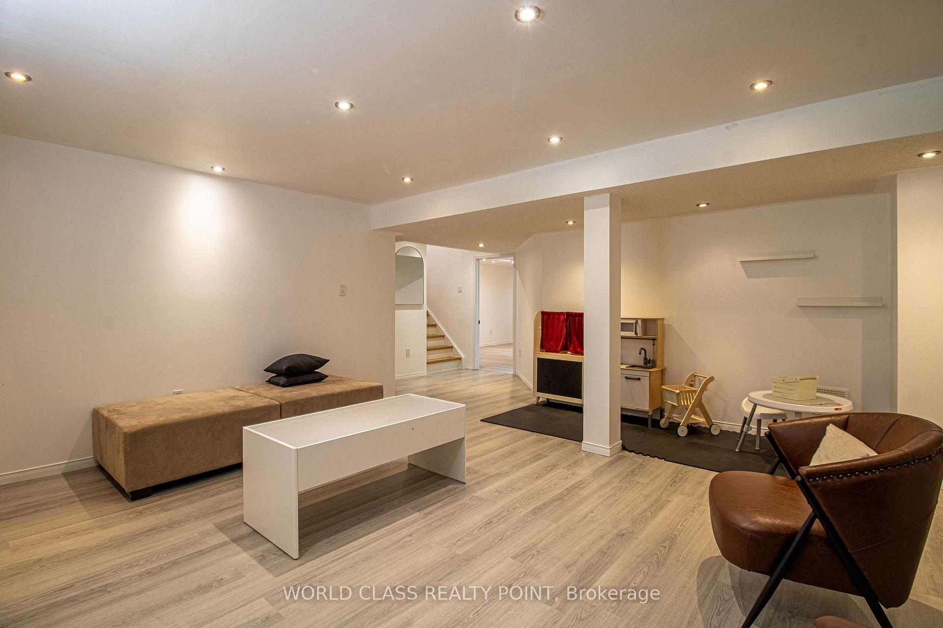 Photo 25 of 16 Tregate Crescent, Brampton, Fletcher's Meadow — HOMEH