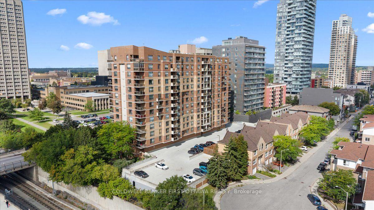 Front of Unit 1202, 215 Parkdale Avenue