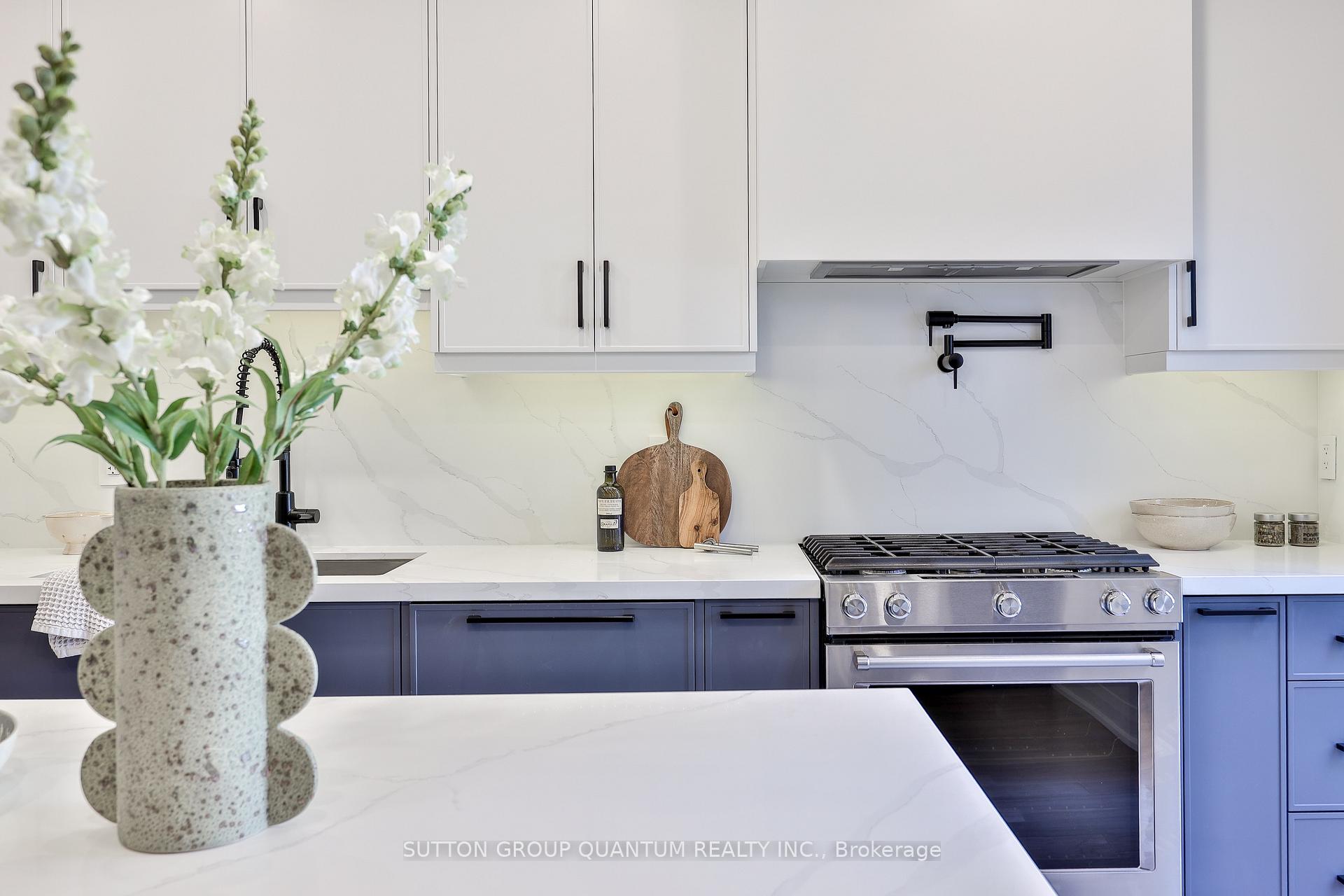 Photo 21 of 110 Castlefield Avenue, Toronto, Yonge-Eglinton — HOMEH