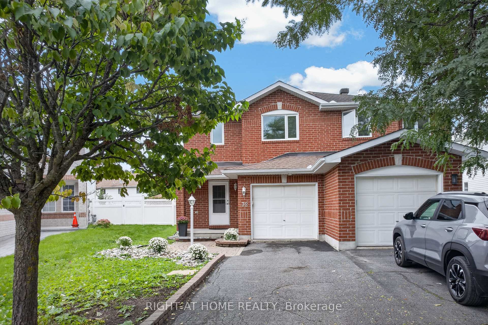 Photo 2 of 32 Saffron Court, Ottawa, Barrhaven - Longfields — HOMEH