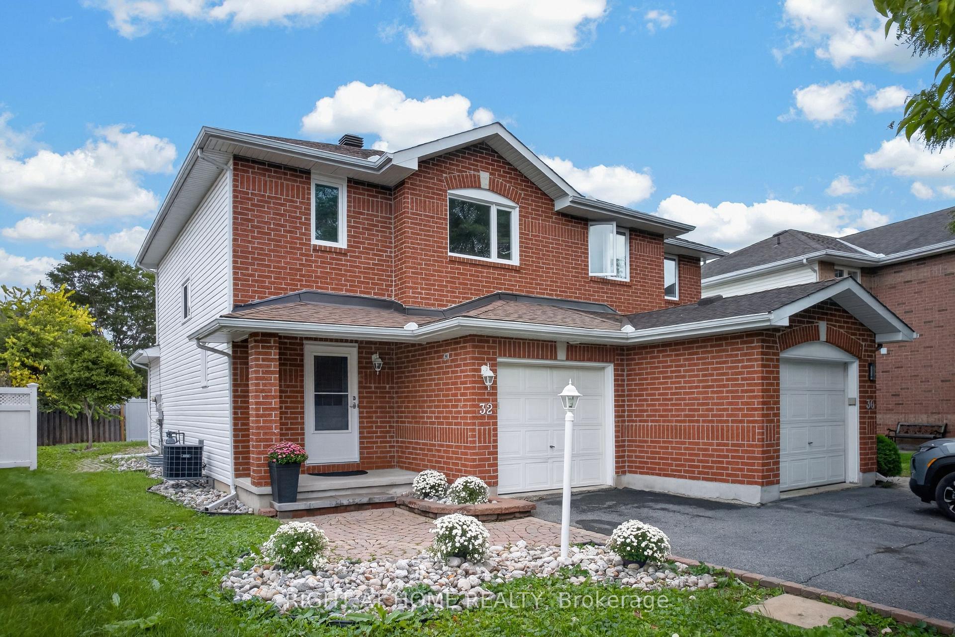 Photo 3 of 32 Saffron Court, Ottawa, Barrhaven - Longfields — HOMEH