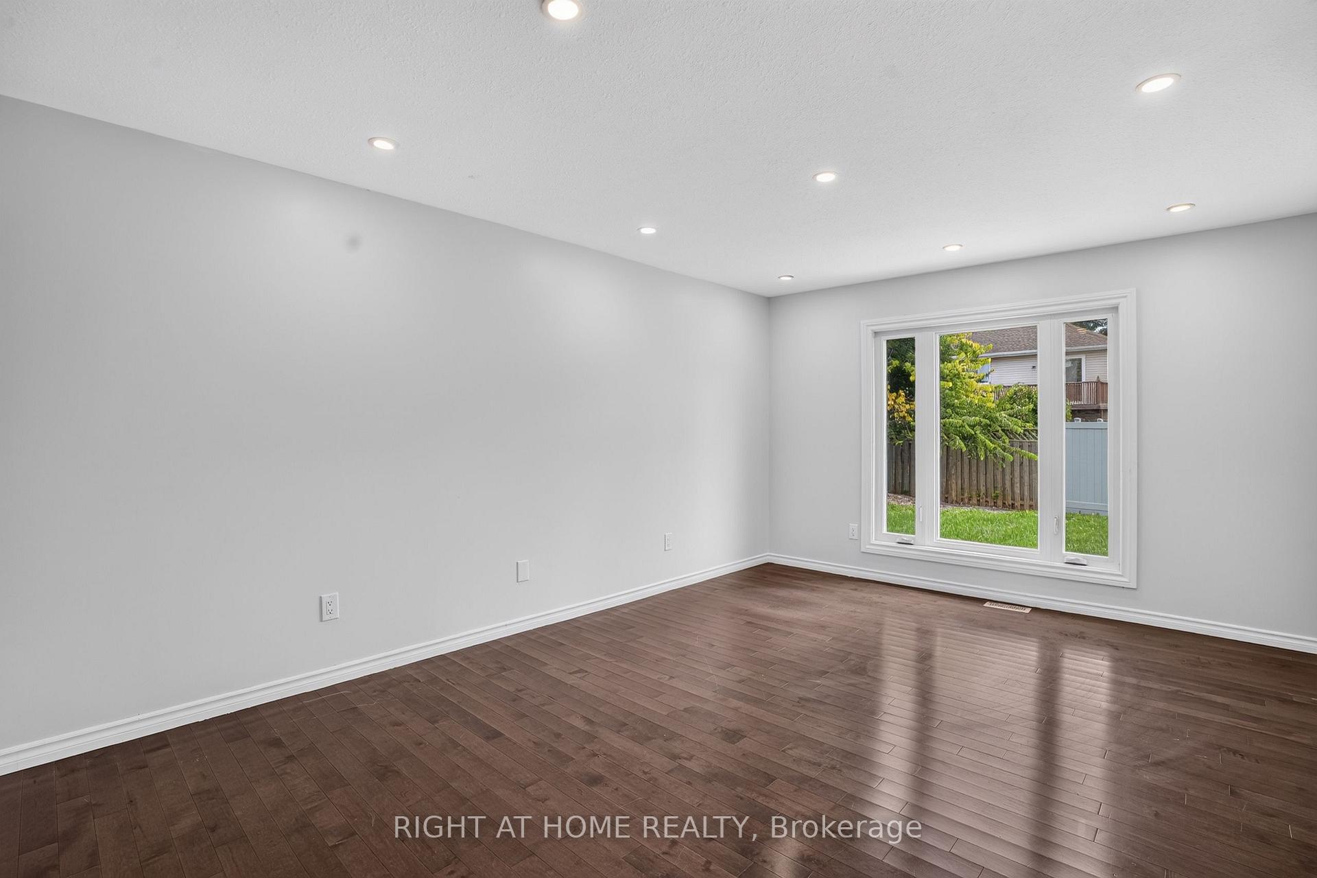 Photo 6 of 32 Saffron Court, Ottawa, Barrhaven - Longfields — HOMEH