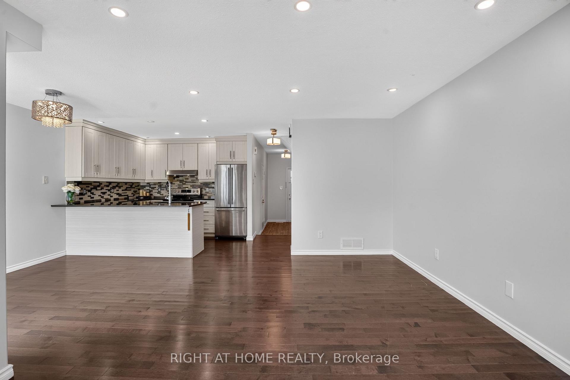 Photo 8 of 32 Saffron Court, Ottawa, Barrhaven - Longfields — HOMEH